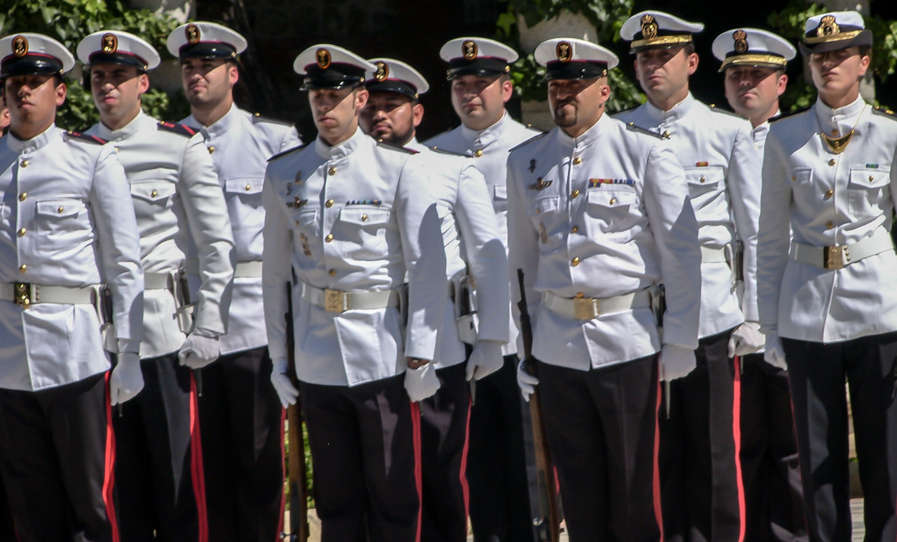Marine, males, portrait, rifle, crowd, 2K, day, group of people, standing, front view, uniform, near, Formation, Parade, large group of people, officers, HD Wallpaper