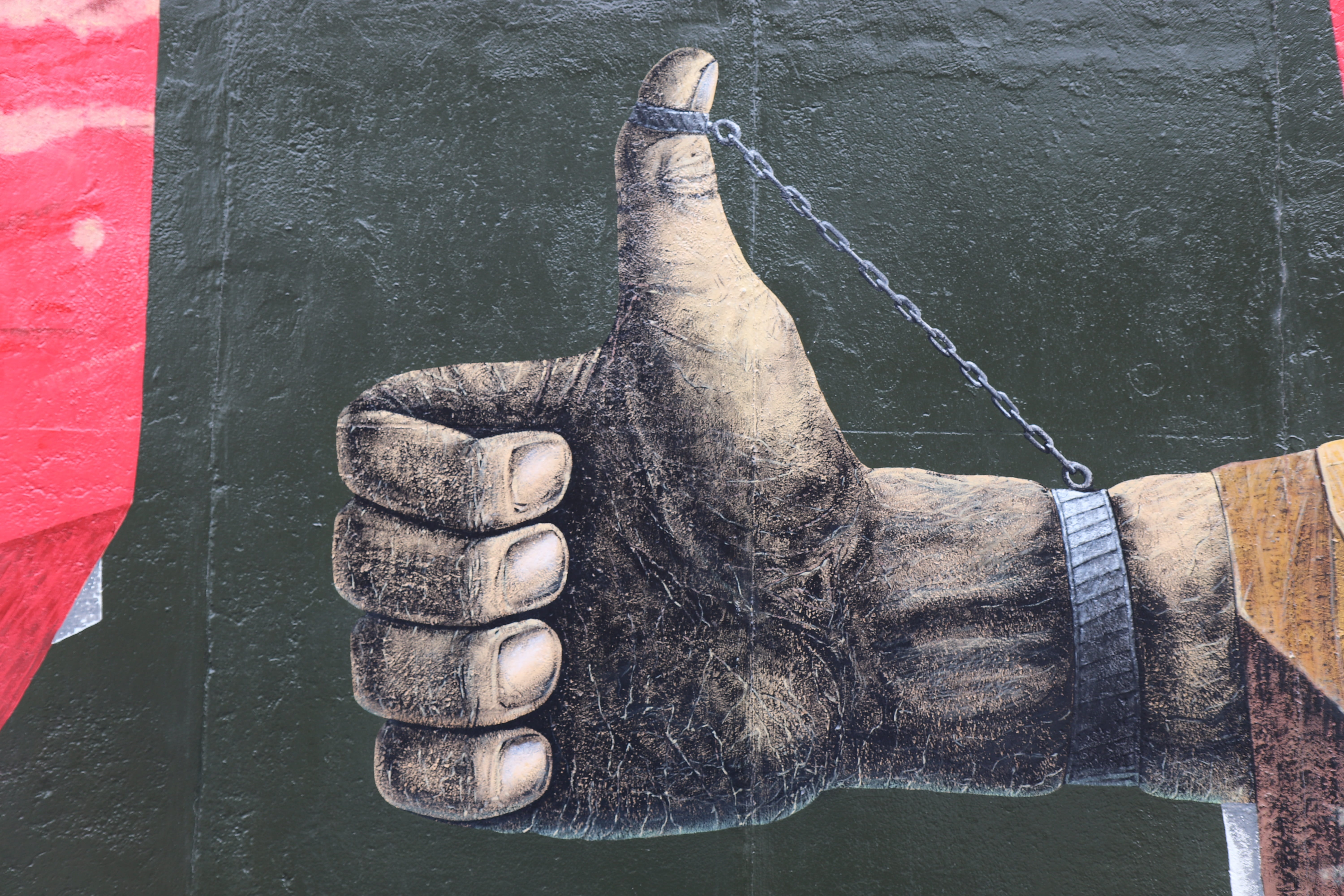 monument, architecture, east-side-gallery, finger, drawing, day, 5K, border, one animal, wall, chain, art, real people, draw, like, faust, finger nail, HD Wallpaper