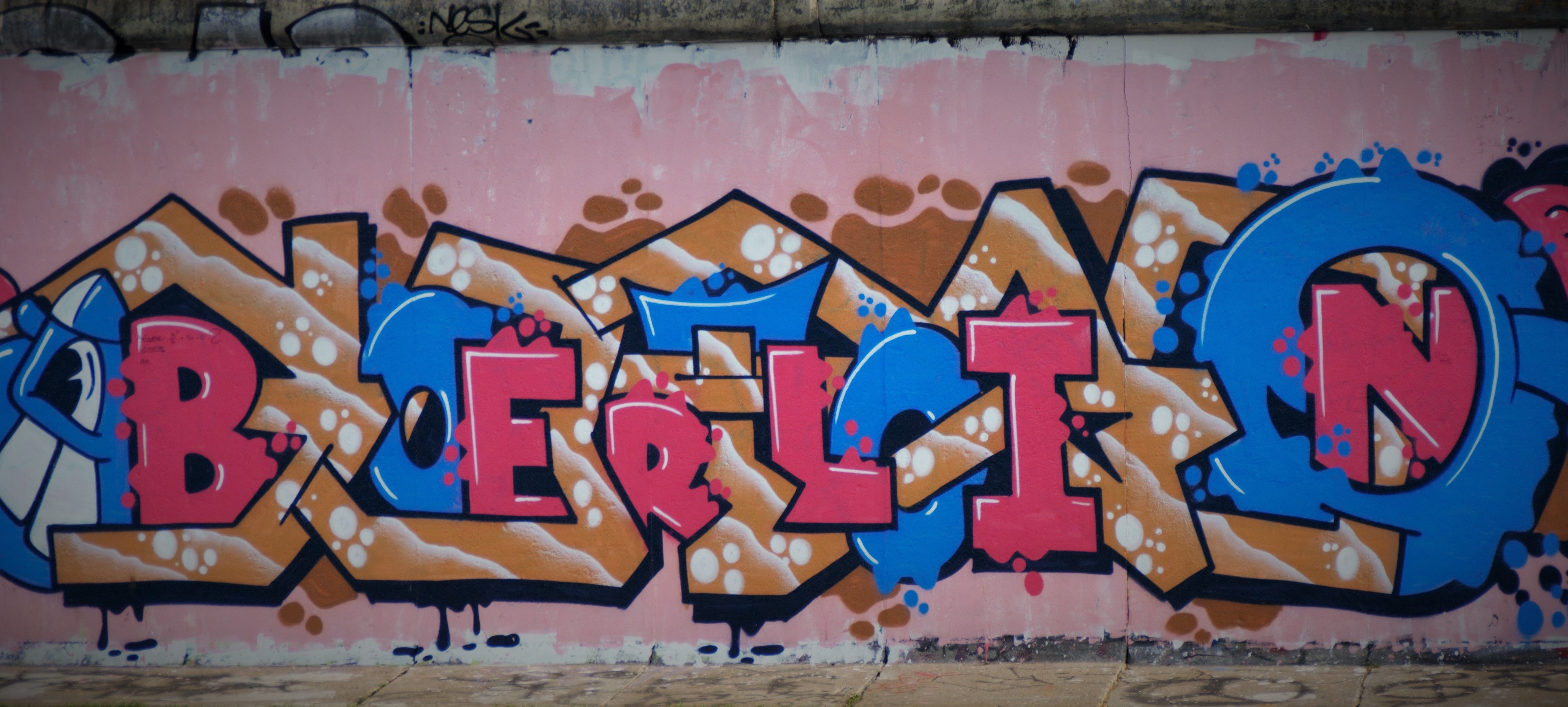 graffiti, 4K, fragment, berlin wall, mural, city, multi colored, wall - building feature, built structure, creativity, blue, emotion, east side gallery, HD Wallpaper