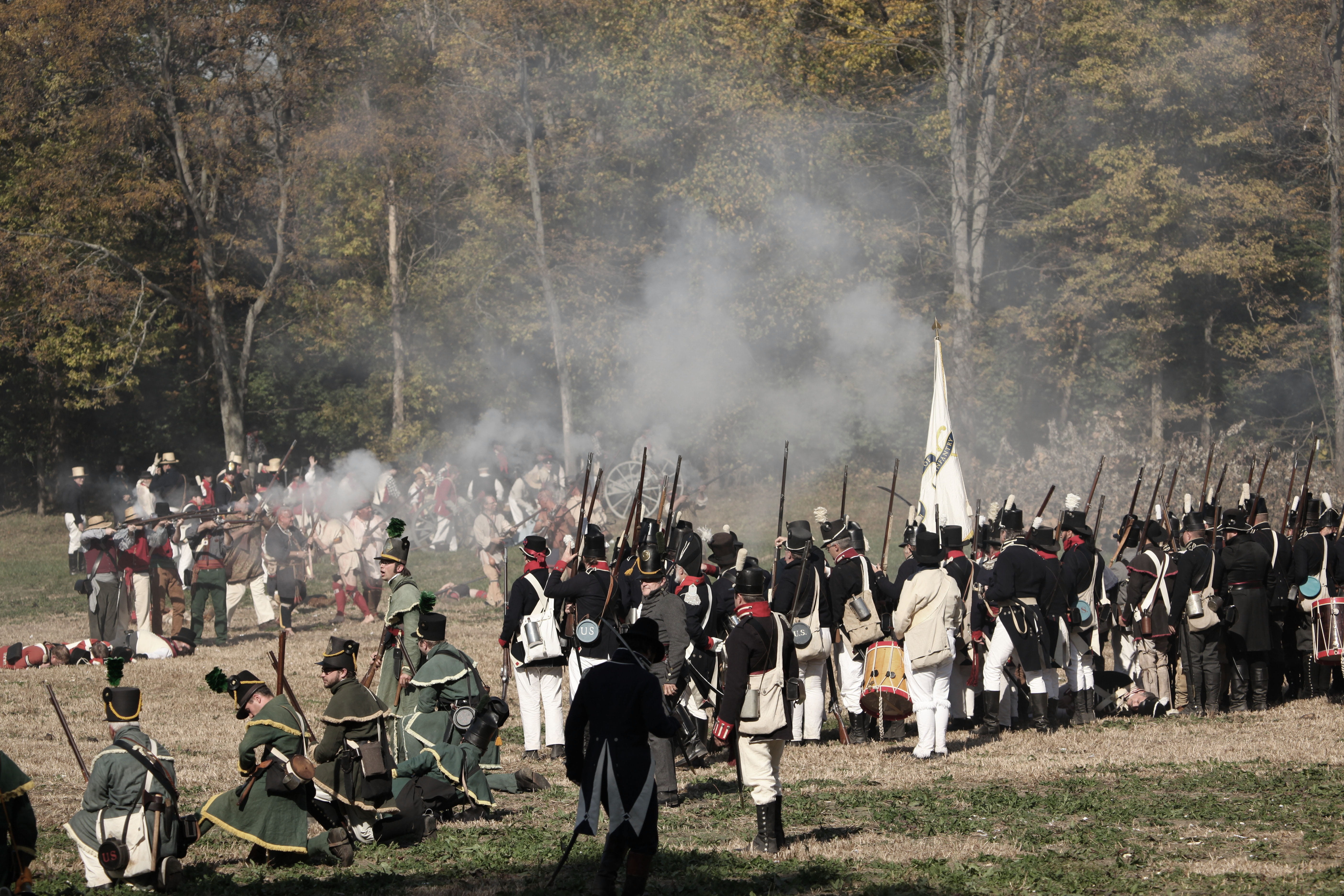 crowd, history, nature, 5K, soldier, canada, pollution, fighting, actors, uniform, event, real people, re-enactment, large group of people, arms, land, HD Wallpaper