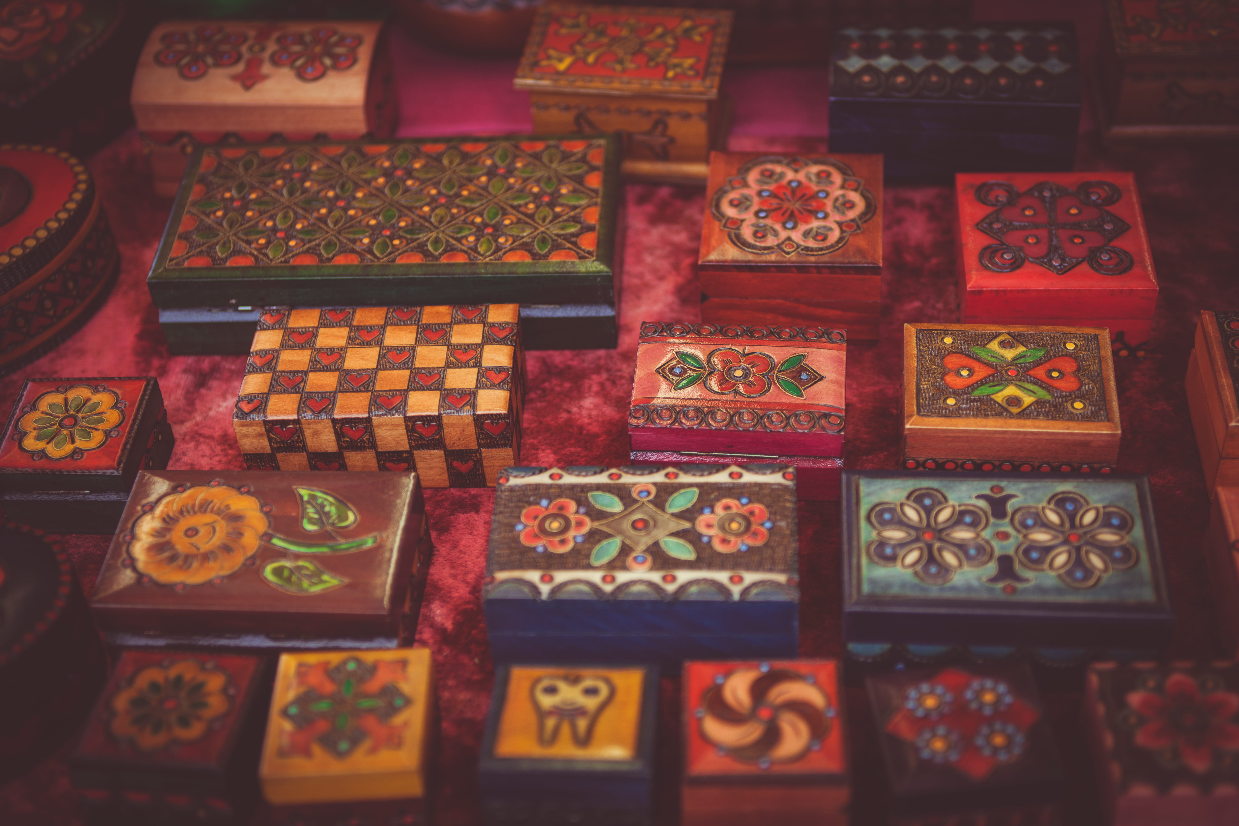 cultures, jewelry box, full frame, text, red, architecture And Buildings, abundance, wooden, art, asia, still life, lot, pattern, assorted, side by side, HD Wallpaper