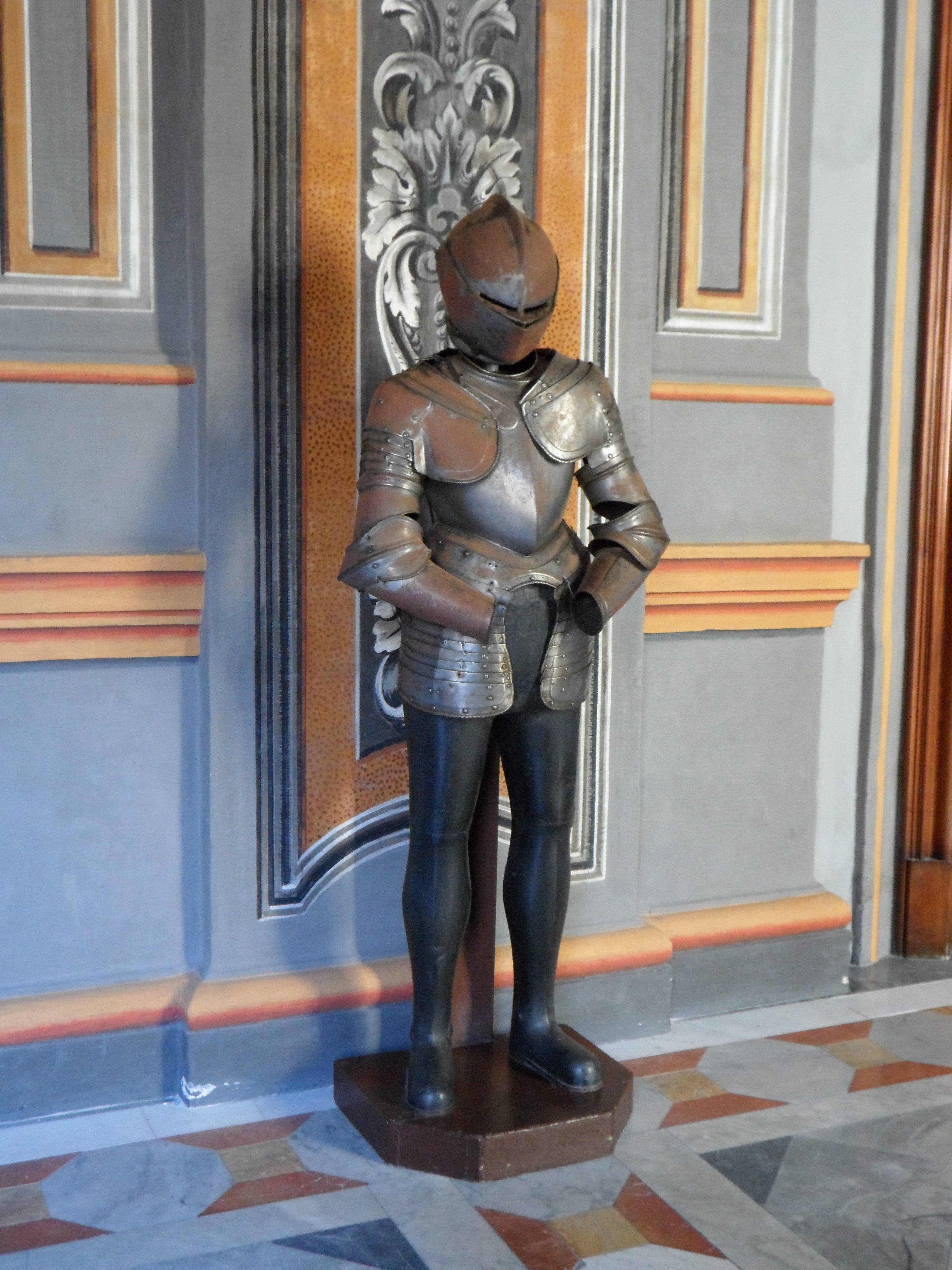 building exterior, real people, building, door, human representation, knight, one person, standing, creativity, guard, sculpture, representation, armor, Phone HD Wallpaper