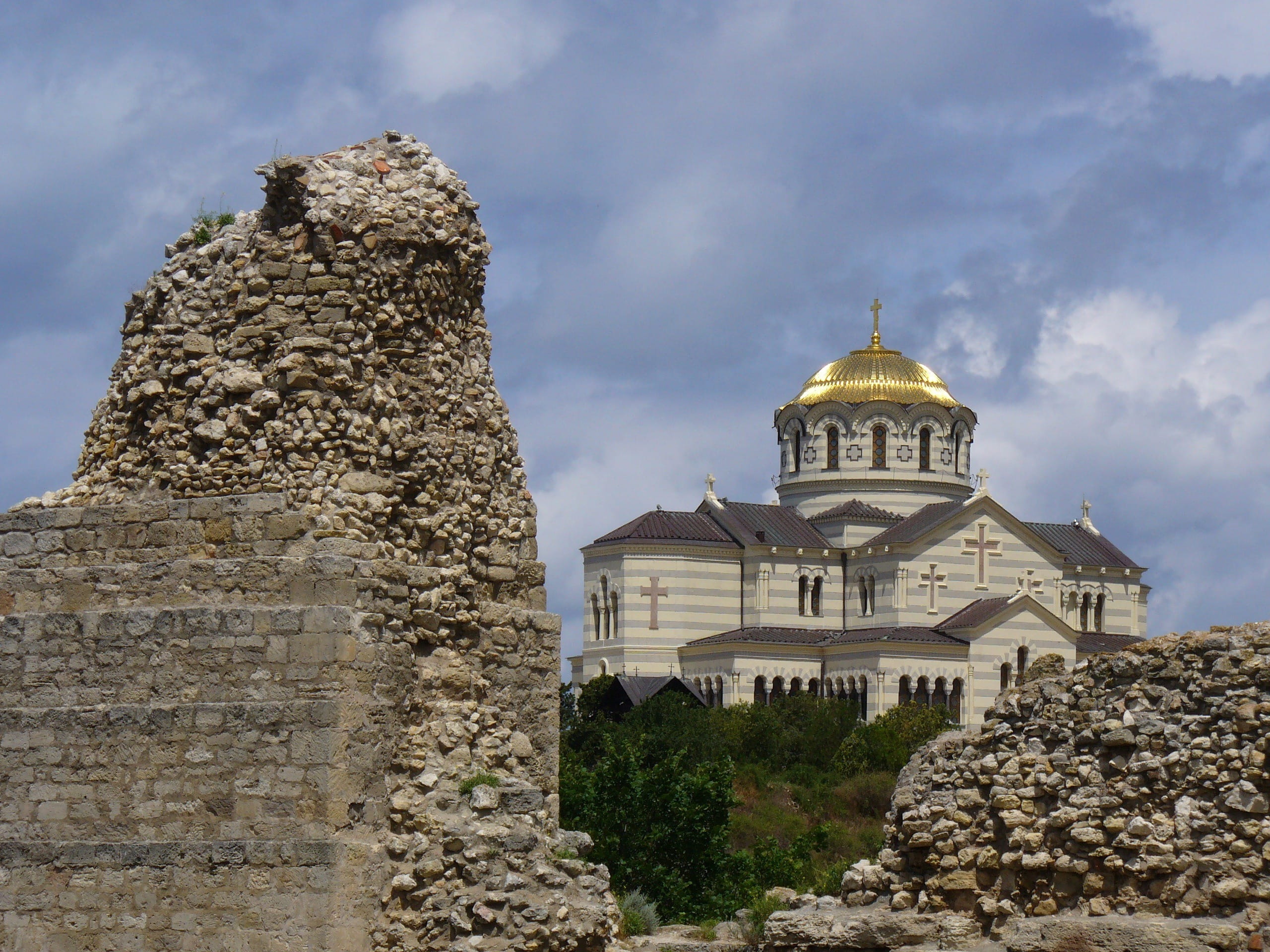 scenic, belief, summer, religion, trees, the past, travel, history, st vladimir cathedral, country, dome, landmark, sky, stone wall, clouds, faith, spirituality, HD Wallpaper