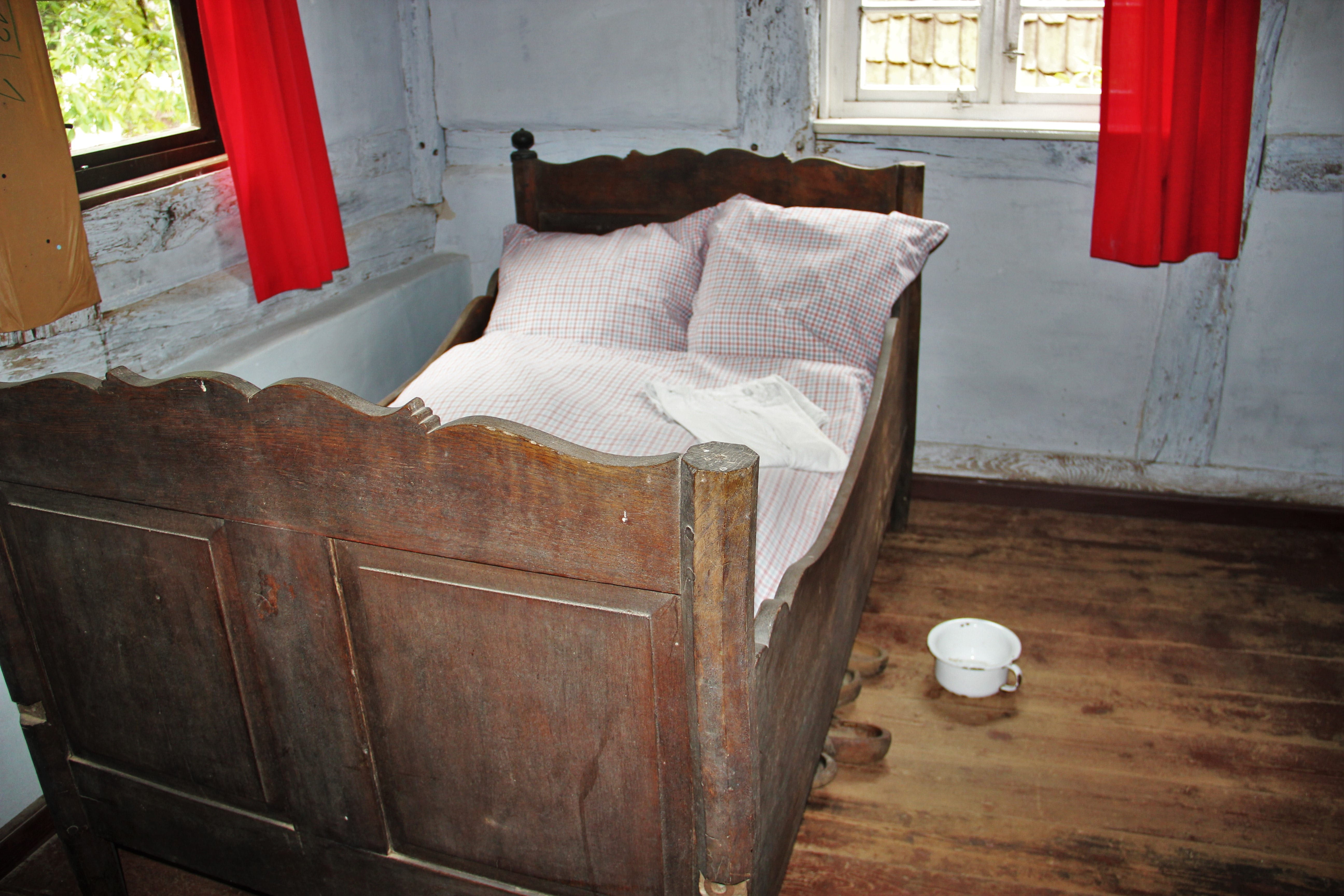 chamber pot, cozy, beside, day, house, bed, old, nostalgia, a long time ago, no people, home interior, wooden bed, brown, electric lamp, architecture, indoors, HD Wallpaper
