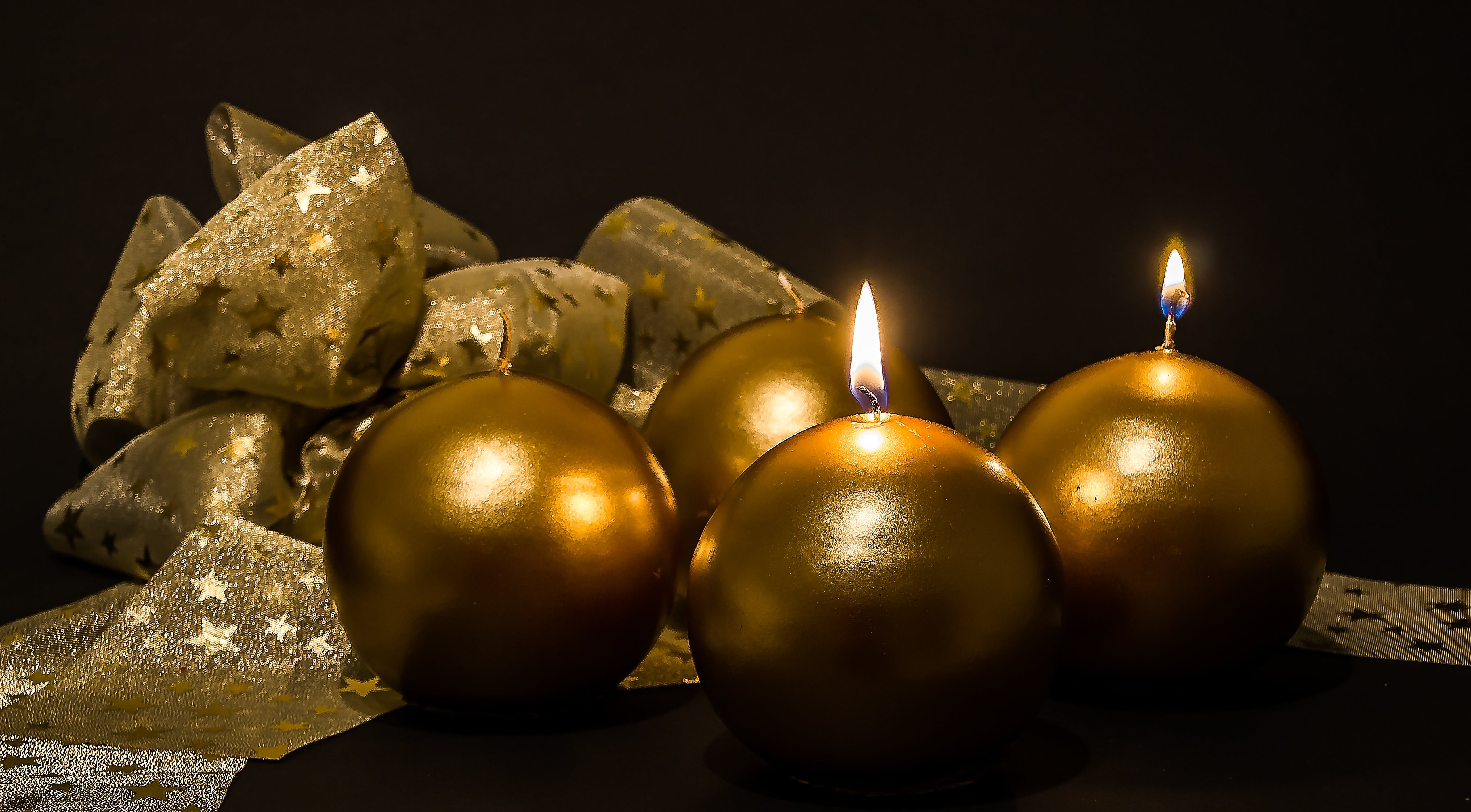 group of objects, still life, 5K, close-up, candlelight, advent candles, christmas, light, black background, shiny, indoors, christmas jewelry, holiday, HD Wallpaper