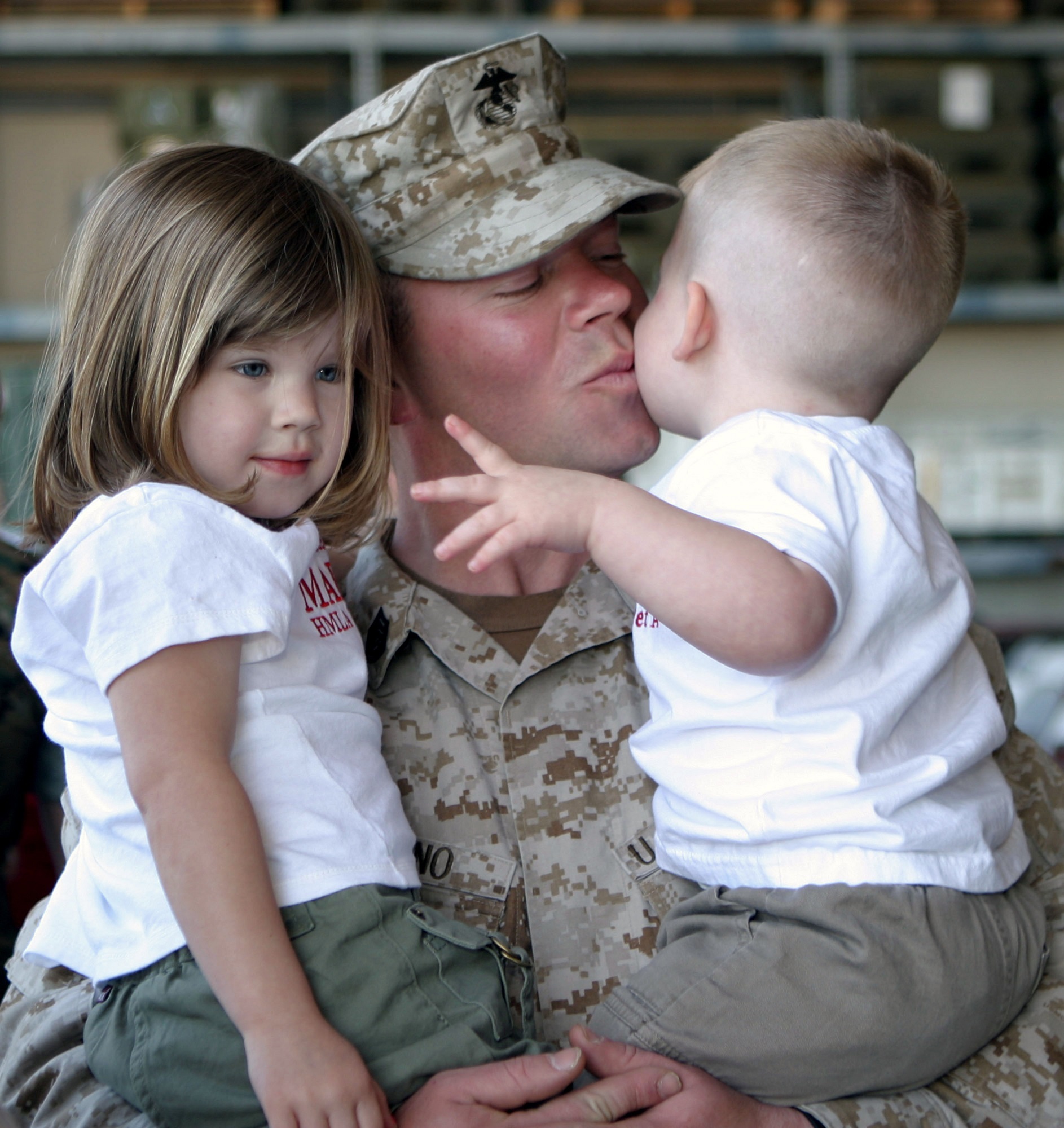 babies, young, kiss, uniform, face, soldier, male, cute, marine, arrival, love, military, carrying, group of people, positive emotion, child, 1080P, men, Phone HD Wallpaper