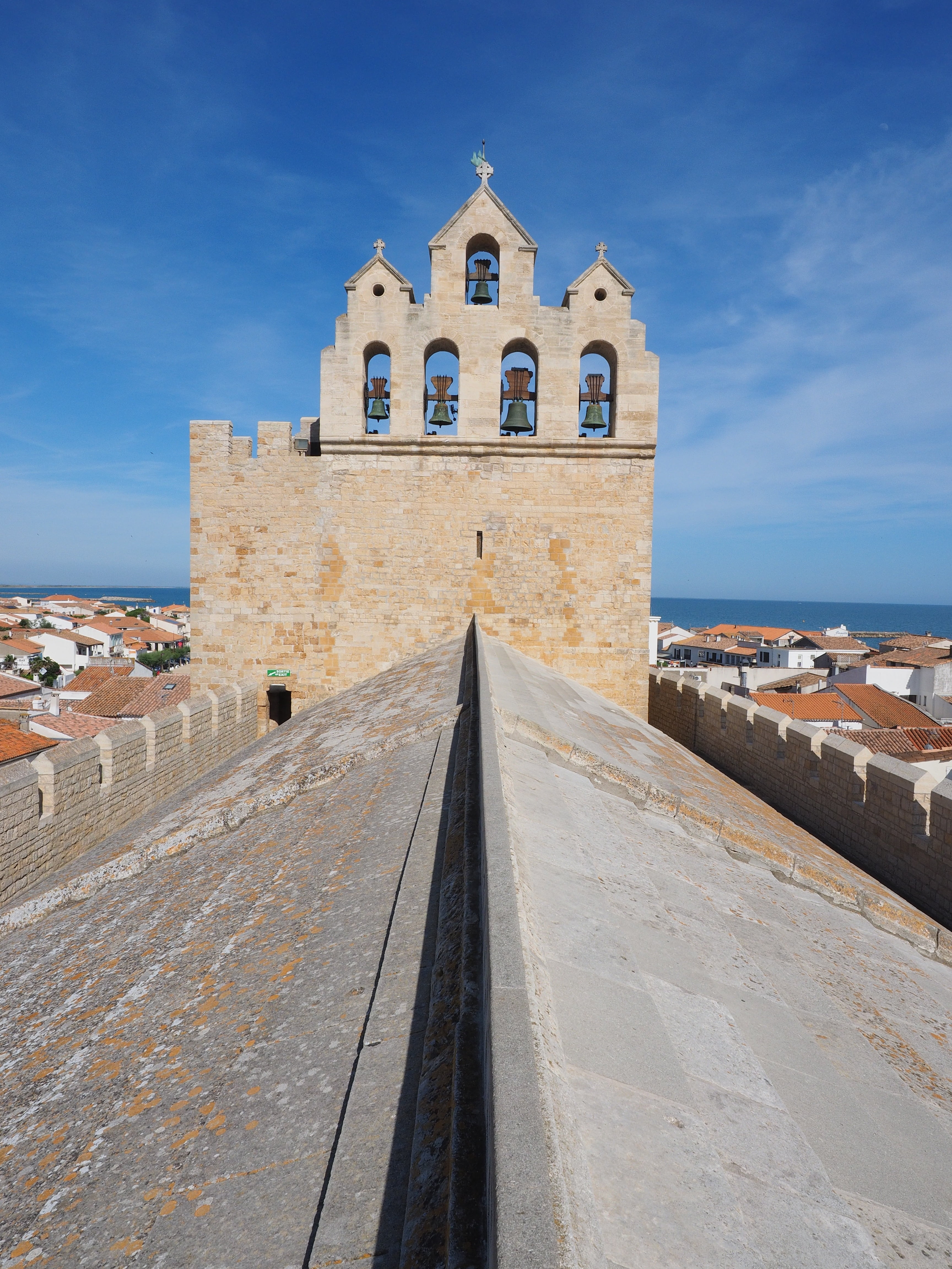 nature, sky, travel destinations, outdoors, first, building exterior, built structure, 4K, no people, roof ridge, tourism, place of worship, saintes-maries-de-la-mer, Phone HD Wallpaper