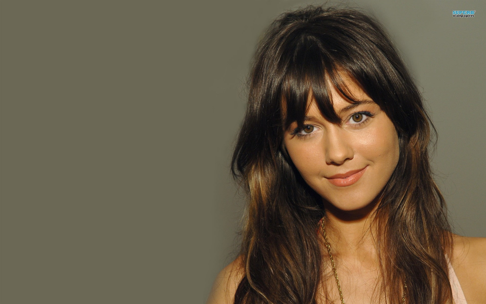 black background, studio shot, indoors, 1080P, portrait, hair, headshot, emotion, beauty, women, front view, smiling, Mary Elizabeth Winstead, copy space, HD Wallpaper