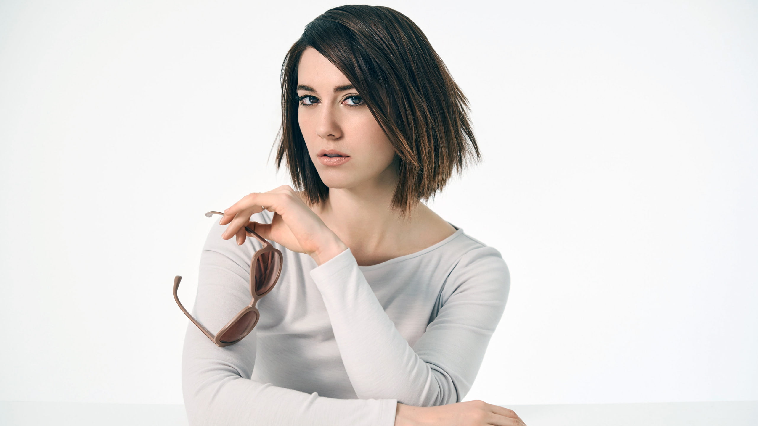 women, copy space, young women, indoors, Mary, looking at camera, Actress, beautiful woman, adult, Winstead, beauty, portrait, front view, contemplation, HD Wallpaper