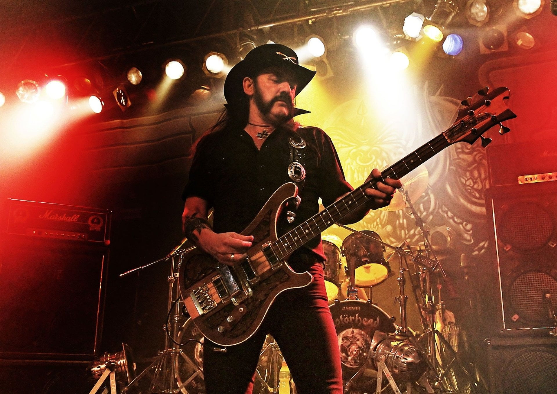 arts culture and entertainment, Band (Music), festival, Motörhead, microphone, musician, string instrument, performance, one person, plucking an instrument, HD Wallpaper