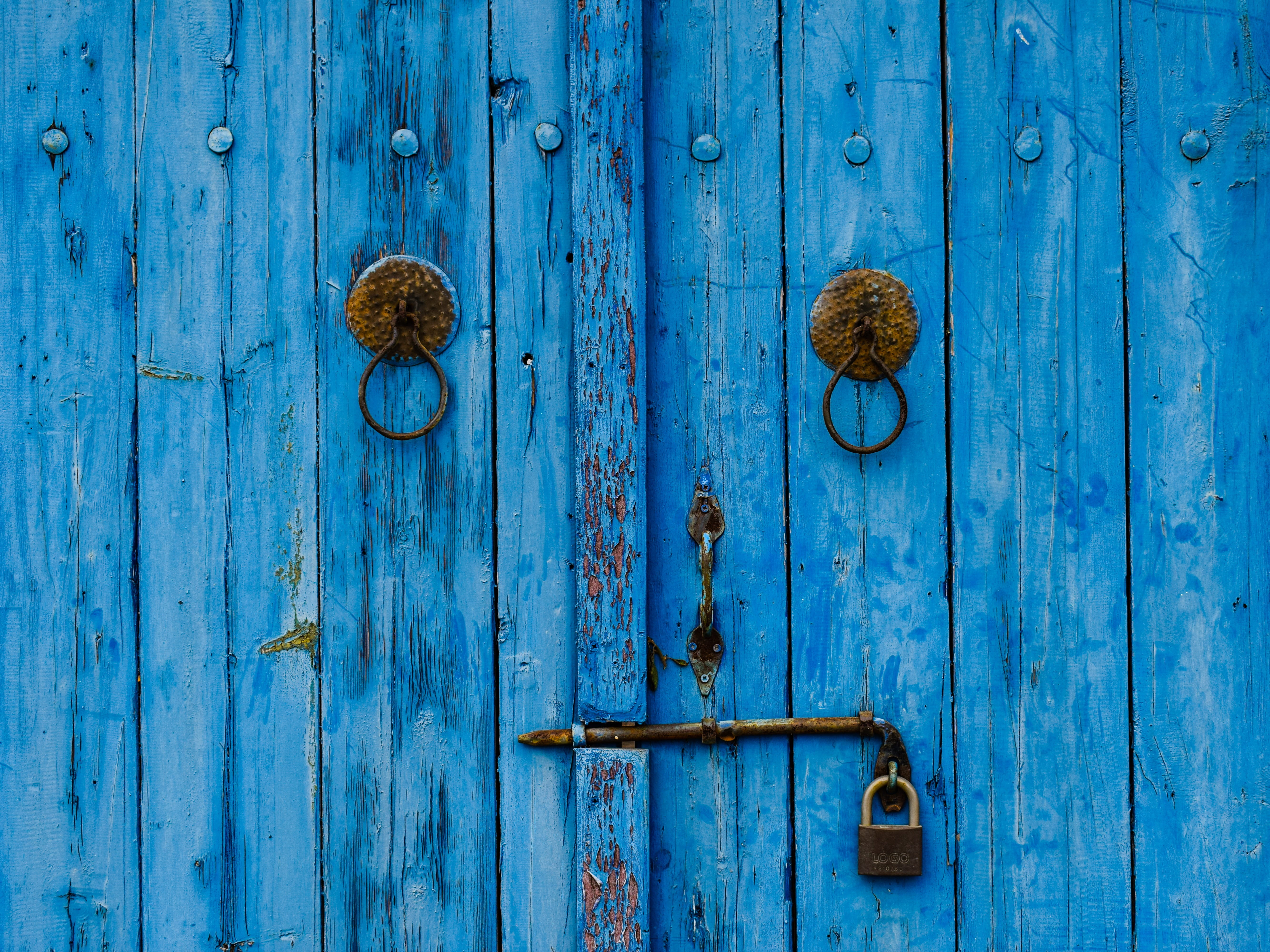 wooden, 5K, wood, old, handle, no people, backgrounds, entrance, security, full frame, texture, close-up, turquoise colored, doorknob, desktop, blue, outdoors, HD Wallpaper