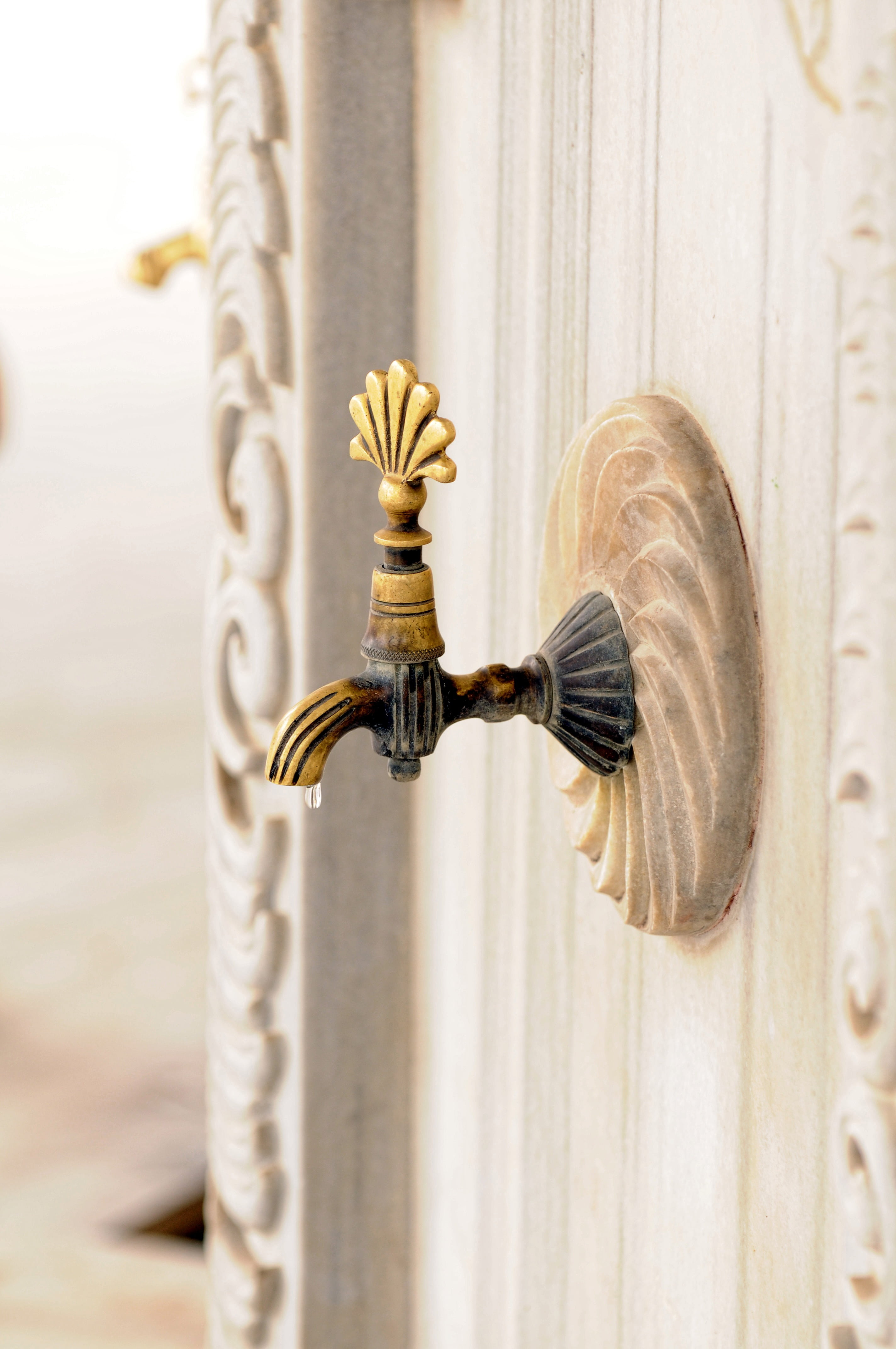 closed, turkey, entrance, mosque, colored, close-up, door, doorknob, photo, knob, ornate, safety, ablution, day, outdoors, architecture, metal, faucet, Phone HD Wallpaper