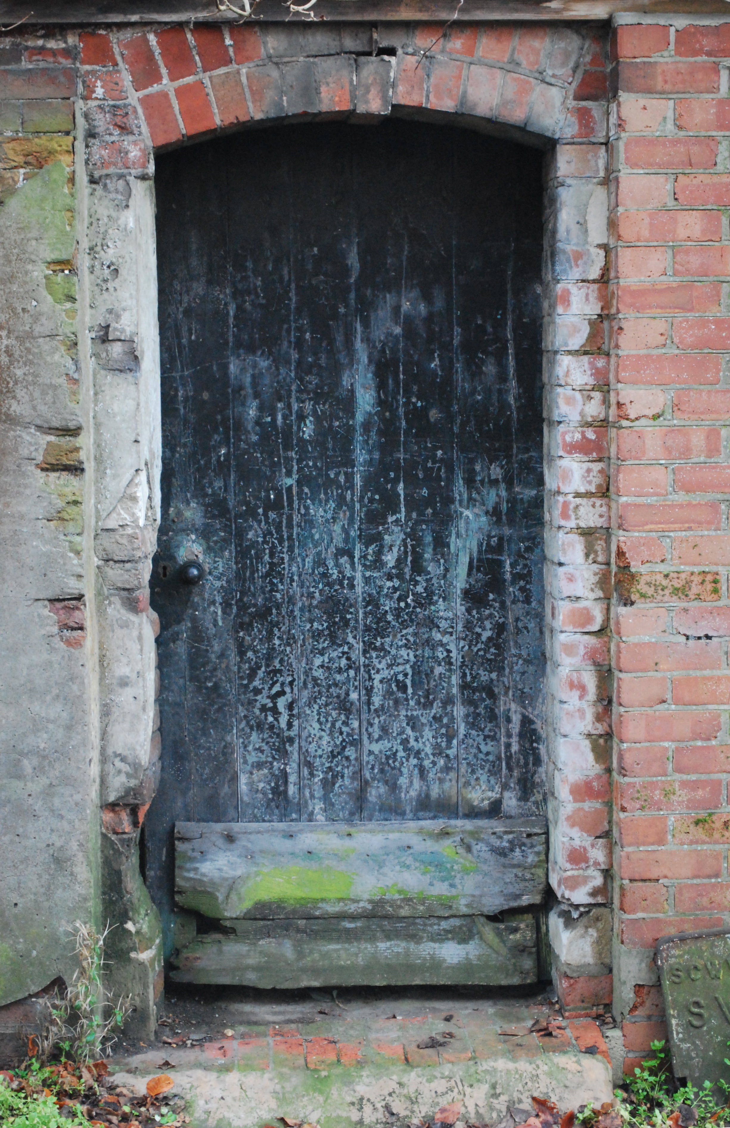 wood, built structure, deterioration, 2K, broken, damaged, aged, doorway, no people, abandoned, closed, outdoors, texture, black, vintage, antique, ruined, Phone HD Wallpaper