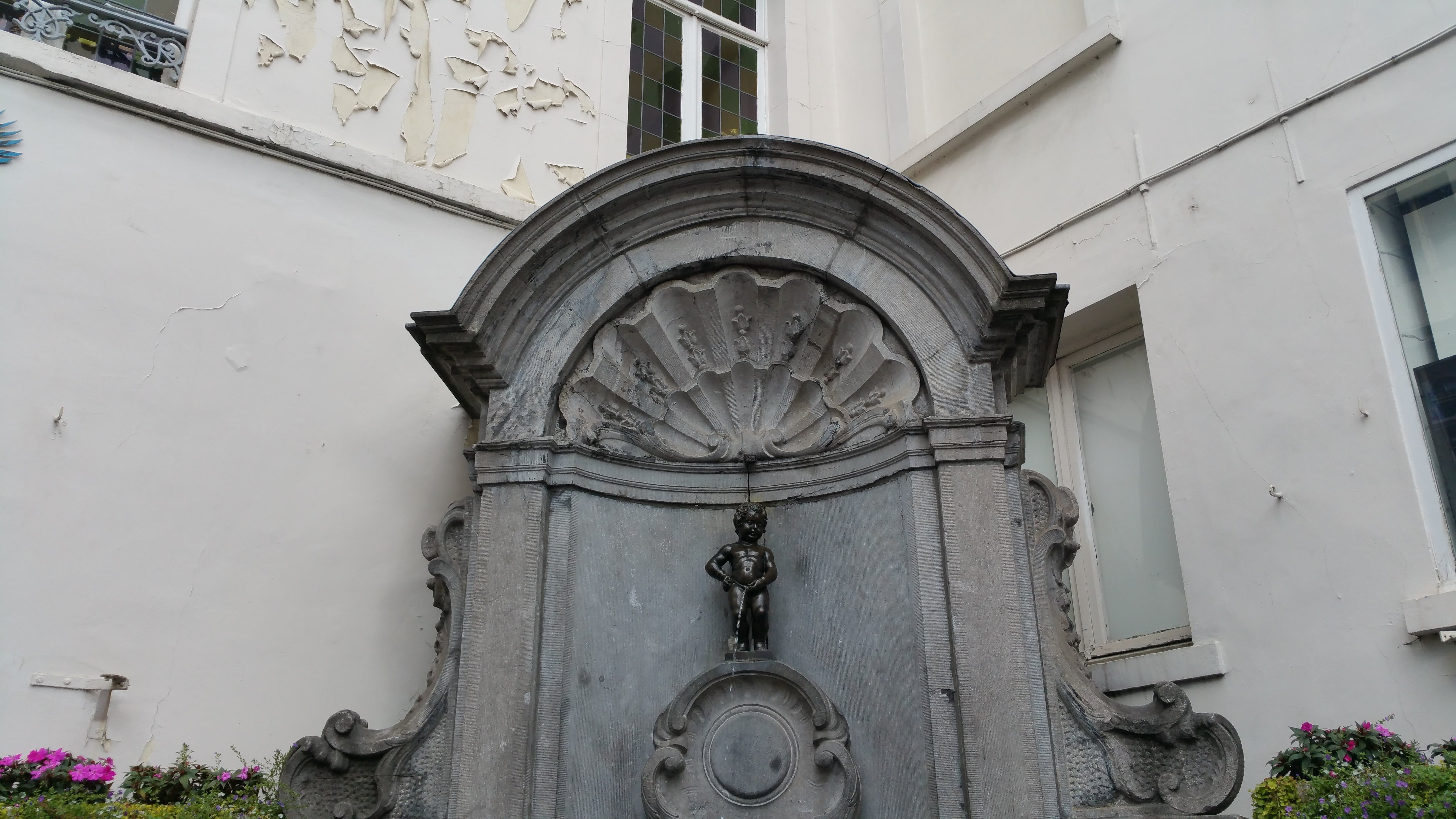 human representation, landmark, ornate, sculpture, manneken pis, craft, statue, 5K, the past, belgium, architecture, creativity, outdoors, belief, religion, HD Wallpaper