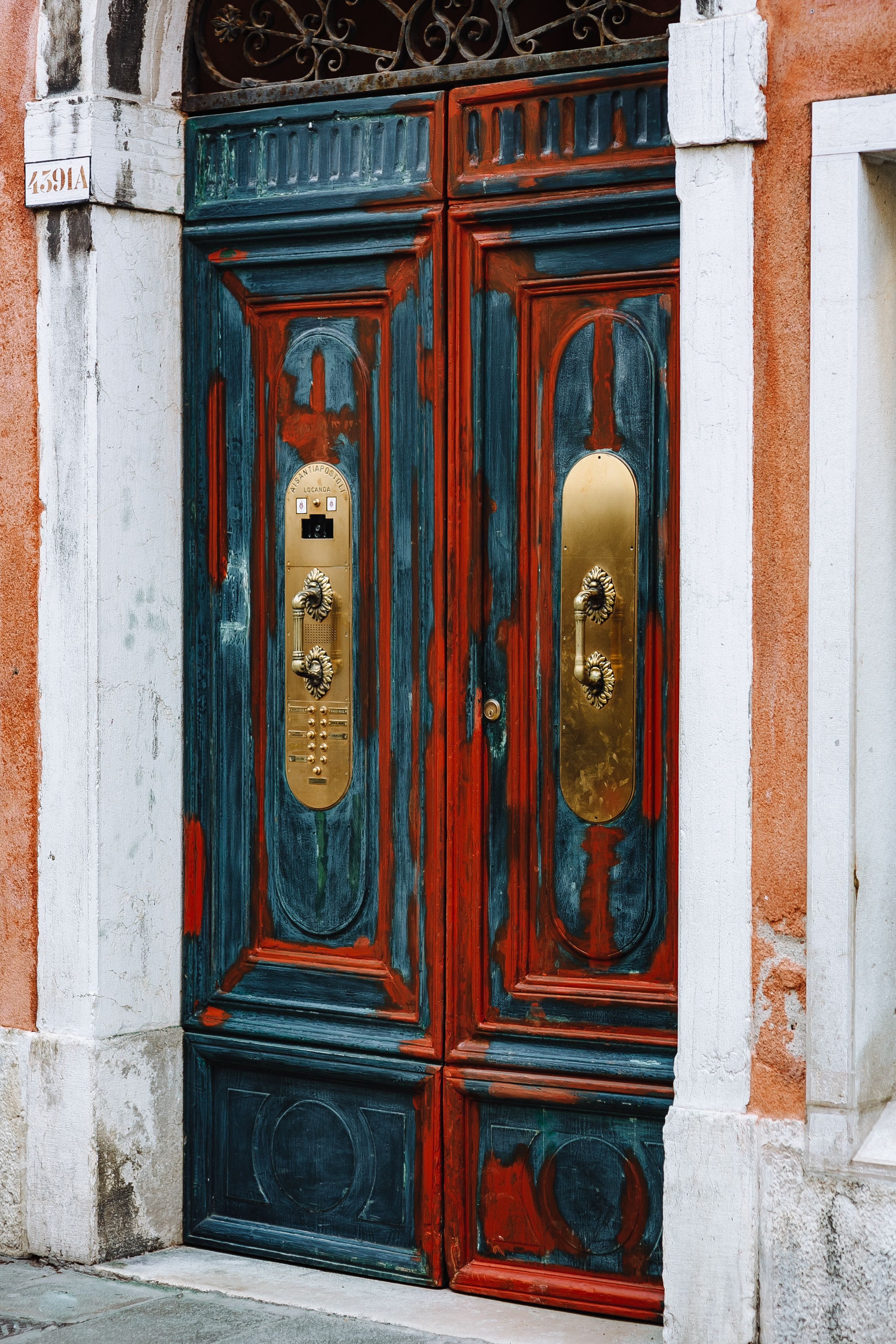 outdoors, venezia, trip, tourist, old houses, entrance, house, Italy, closed, buildings, 4K, security, old-fashioned, building Exterior, vacations, travel, Phone HD Wallpaper