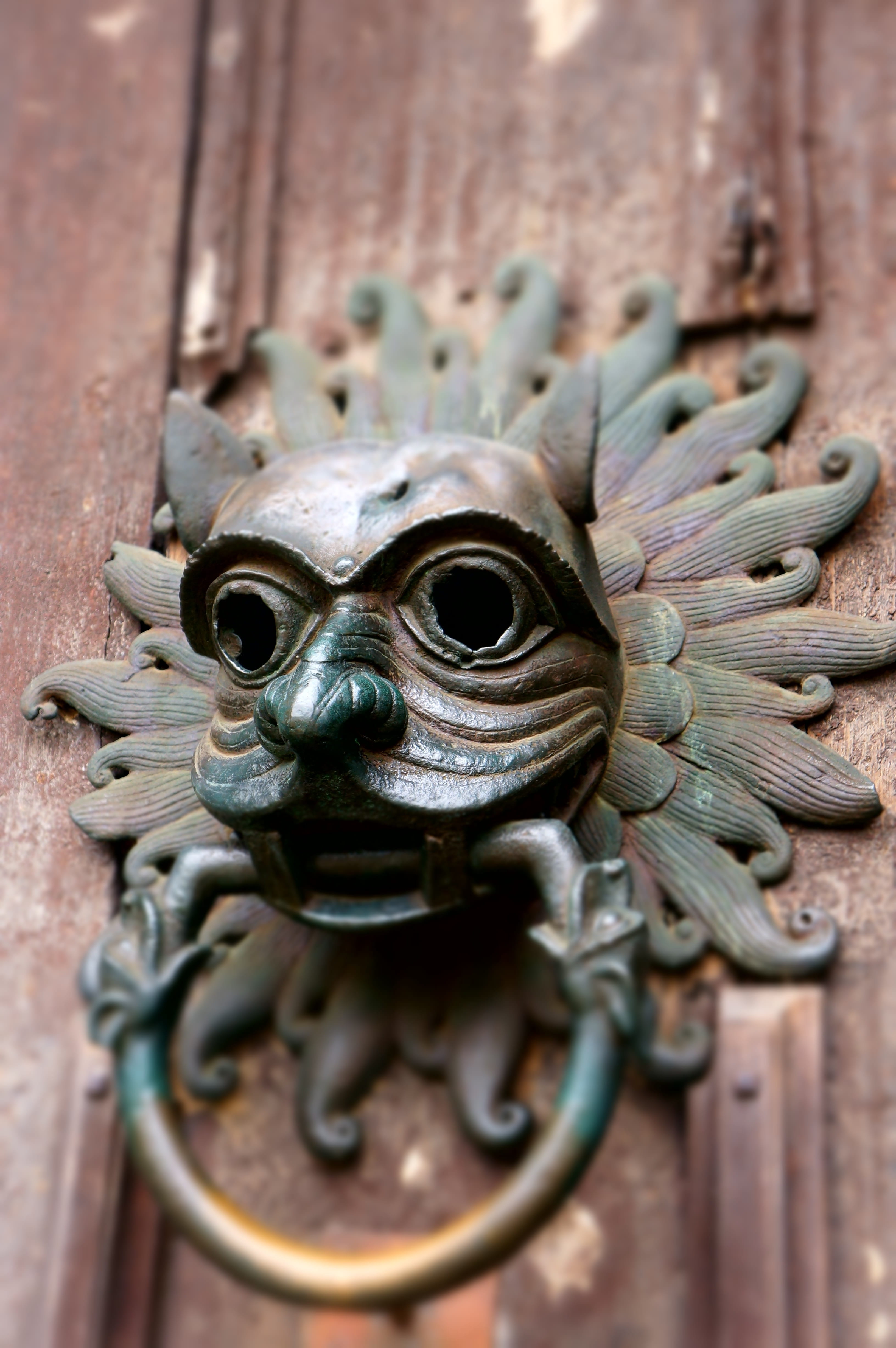 rusty, lock, door, medieval, doorway, old, metal, 4K, ornate, ancient, ring, safety, no people, craft, doorknob, day, brass, representation, protection, Phone HD Wallpaper