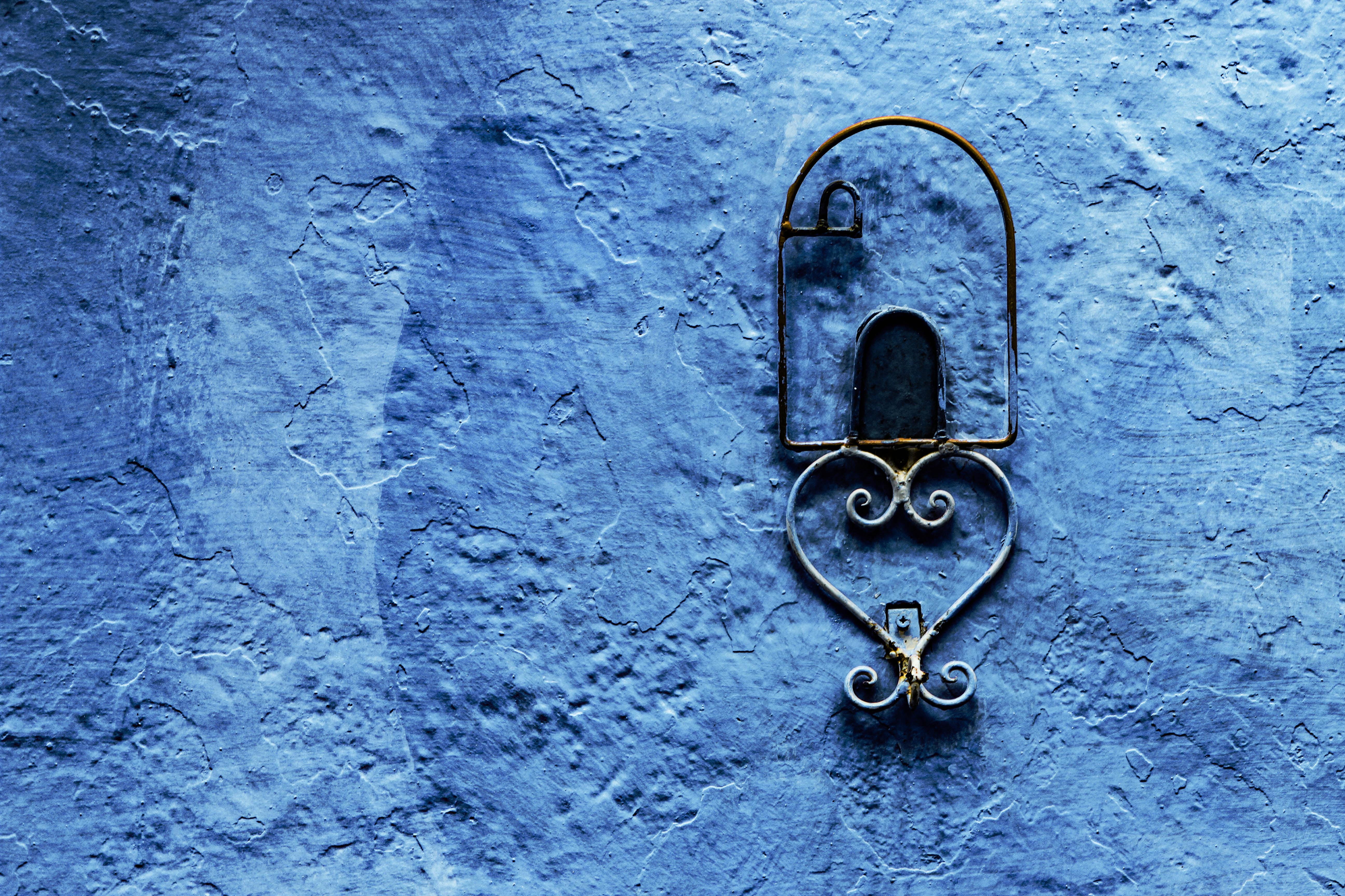 old, close-up, hook, entrance, 5K, architecture, security, blue, protection, gray, safety, closed, wall, chain, plant, latch, shape, purple, metal, silver colored, HD Wallpaper