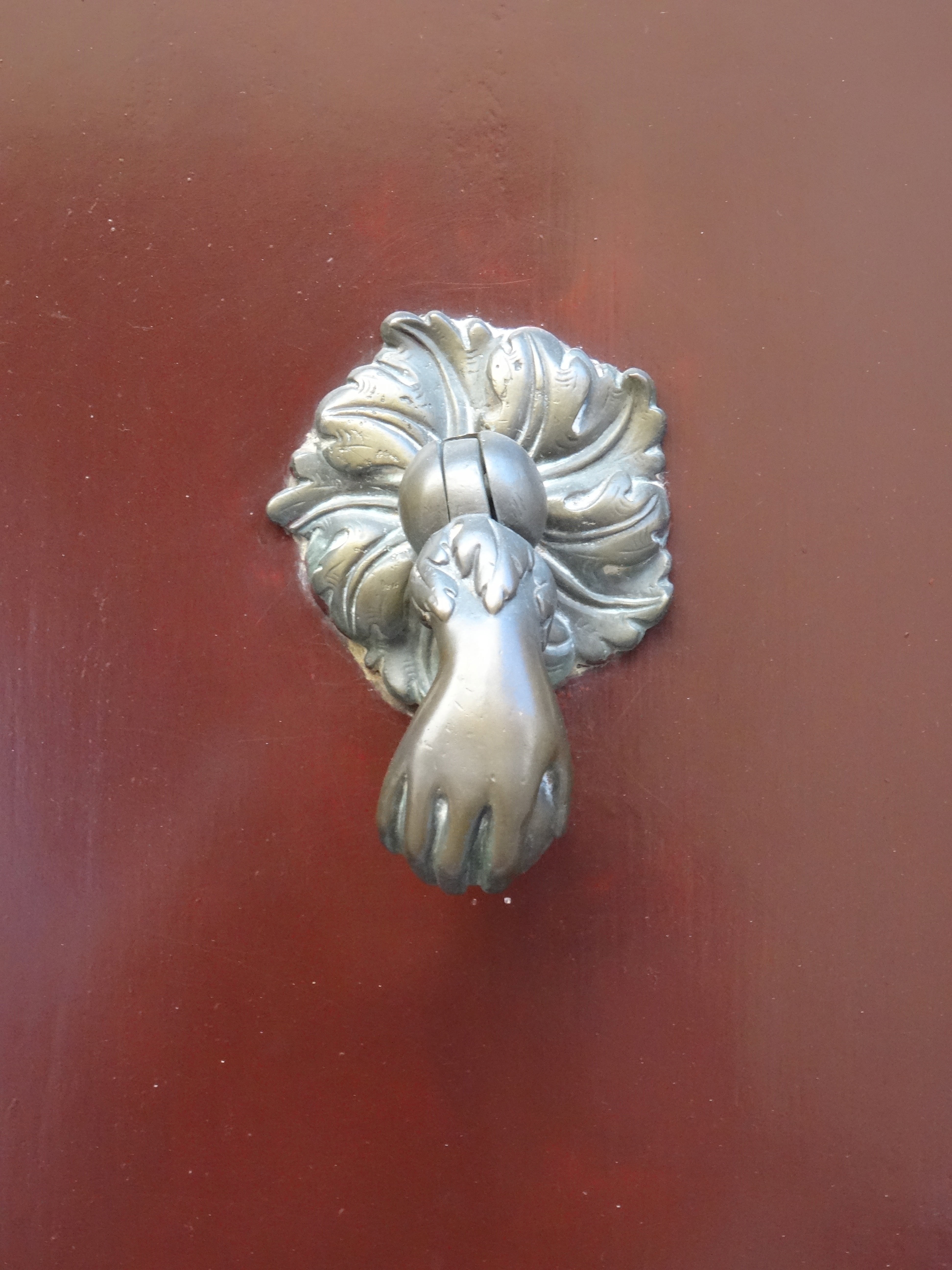 sculpture, colored background, nature, indoors, creativity, door knocker, architecture, art and craft, france, body part, saint tropez, table, white color, Phone HD Wallpaper