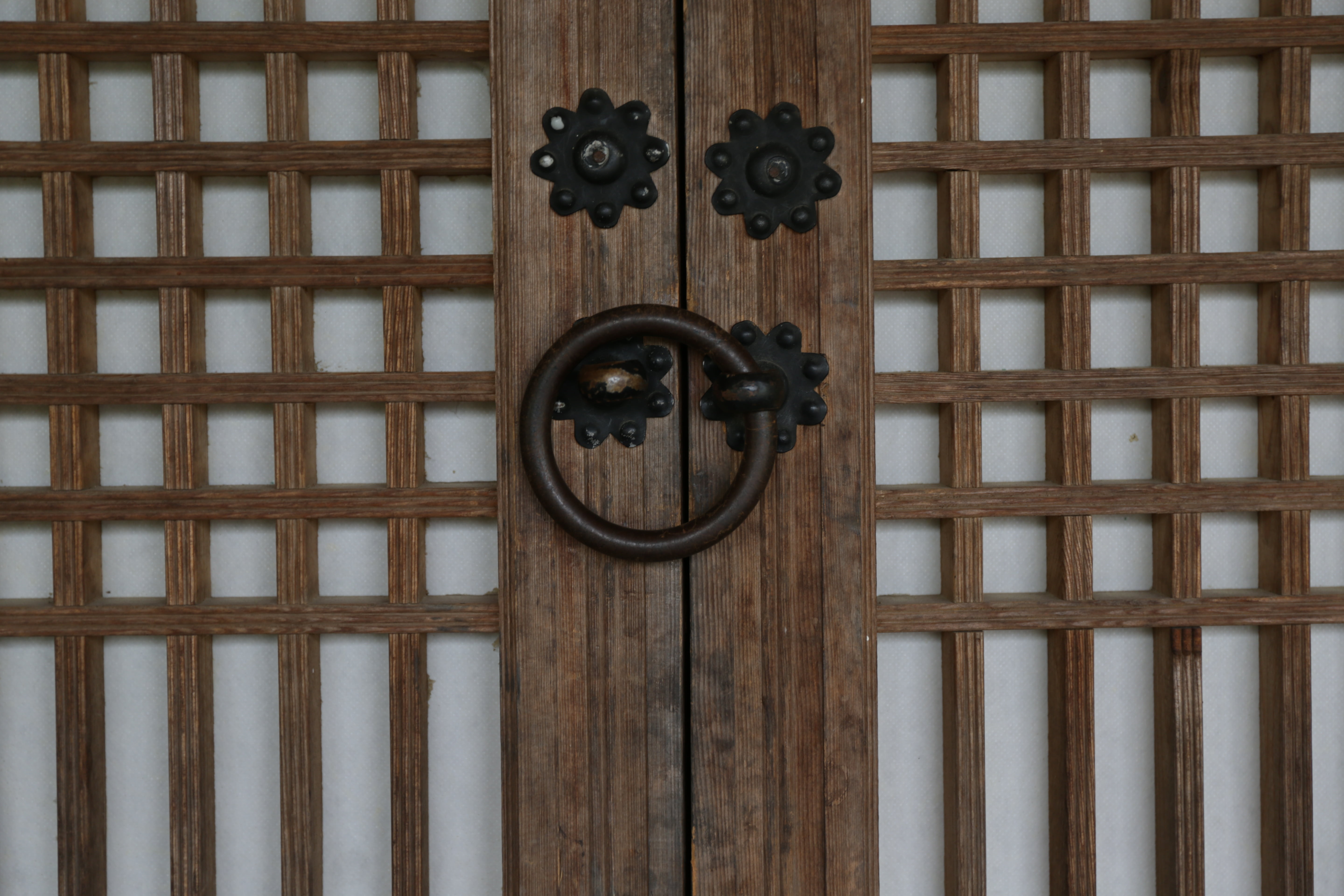 indoors, door knocker, safety, full frame, republic of korea, shape, closed, no people, knob, day, entrance, close-up, korean traditional, moon, design, HD Wallpaper