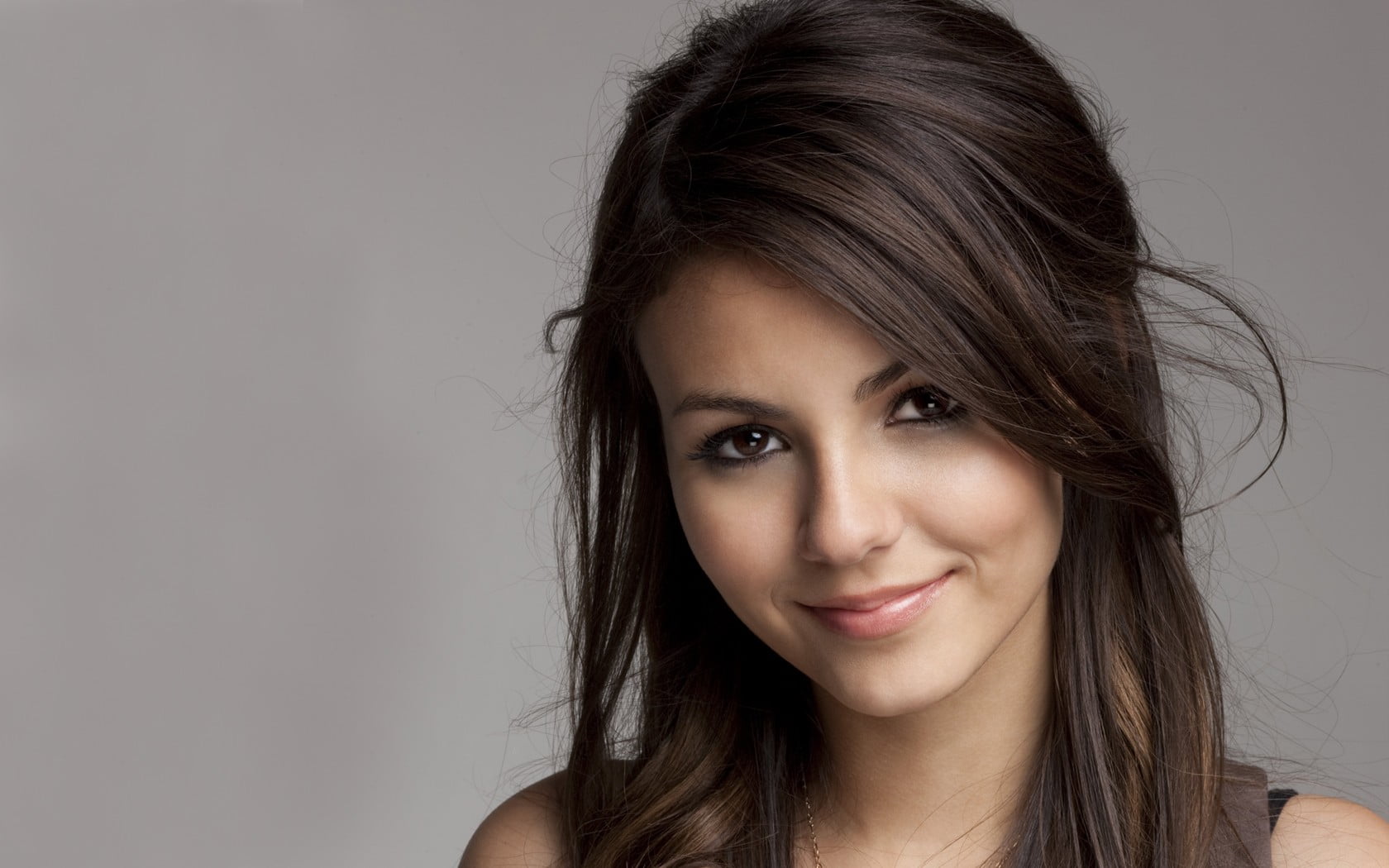 beautiful woman, human hair, portrait, Victoria Justice, studio shot, brown hair, smiling, 720P, celebrity, body part, indoors, teenager, brunette, beautiful people, HD Wallpaper