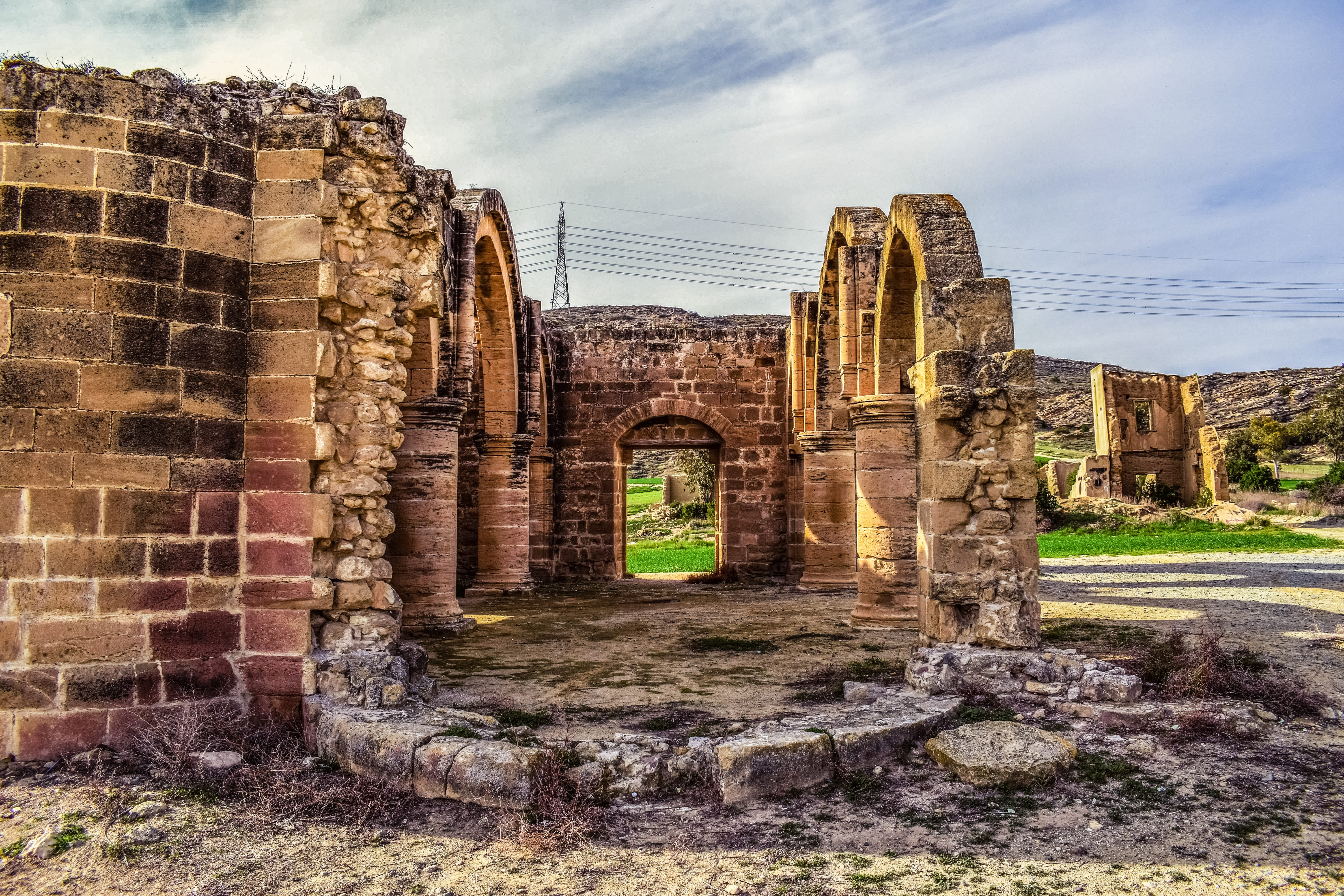 damaged, photograph, cloud - sky, history, arch, travel destinations, brick, weathered, architecture, broken, nature, brown, archaeology, stone wall, sky, HD Wallpaper