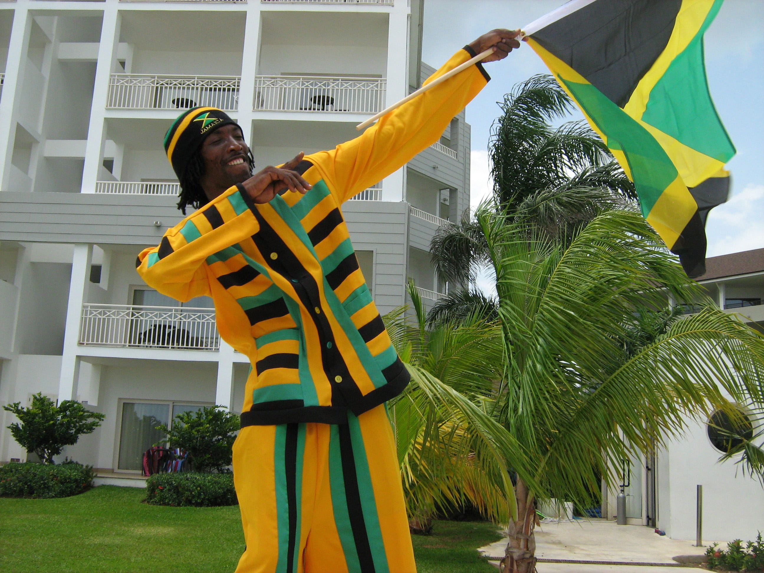 happiness, built structure, arms raised, standing, photos, leisure activity, day, Man, one person, lifestyles, public domain, plant, Jamaican, tree, smiling, HD Wallpaper