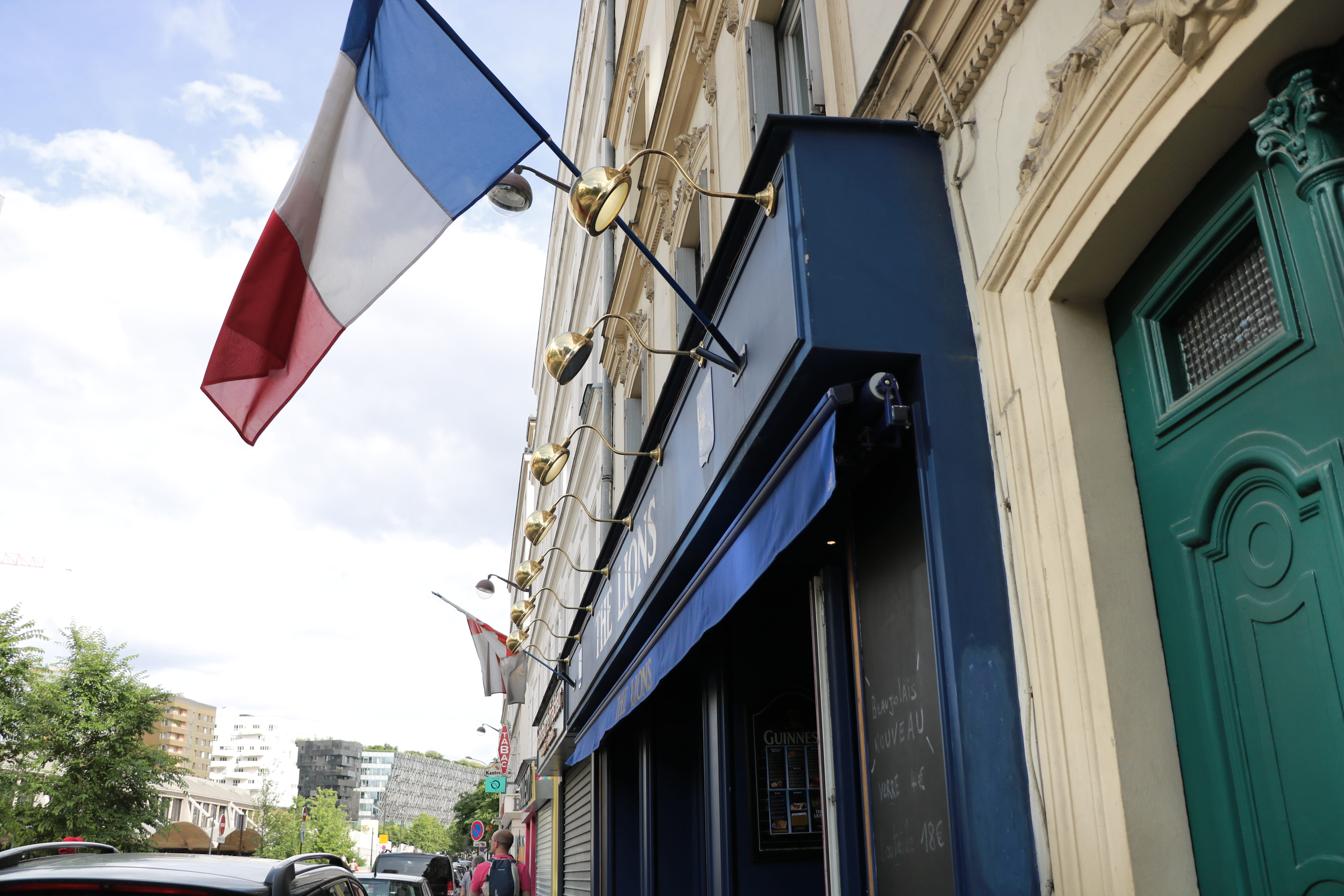 flag, cloud - sky, built structure, residential district, outdoors, building exterior, restaurant, paris, sunlight, france, city street, ville, street, HD Wallpaper