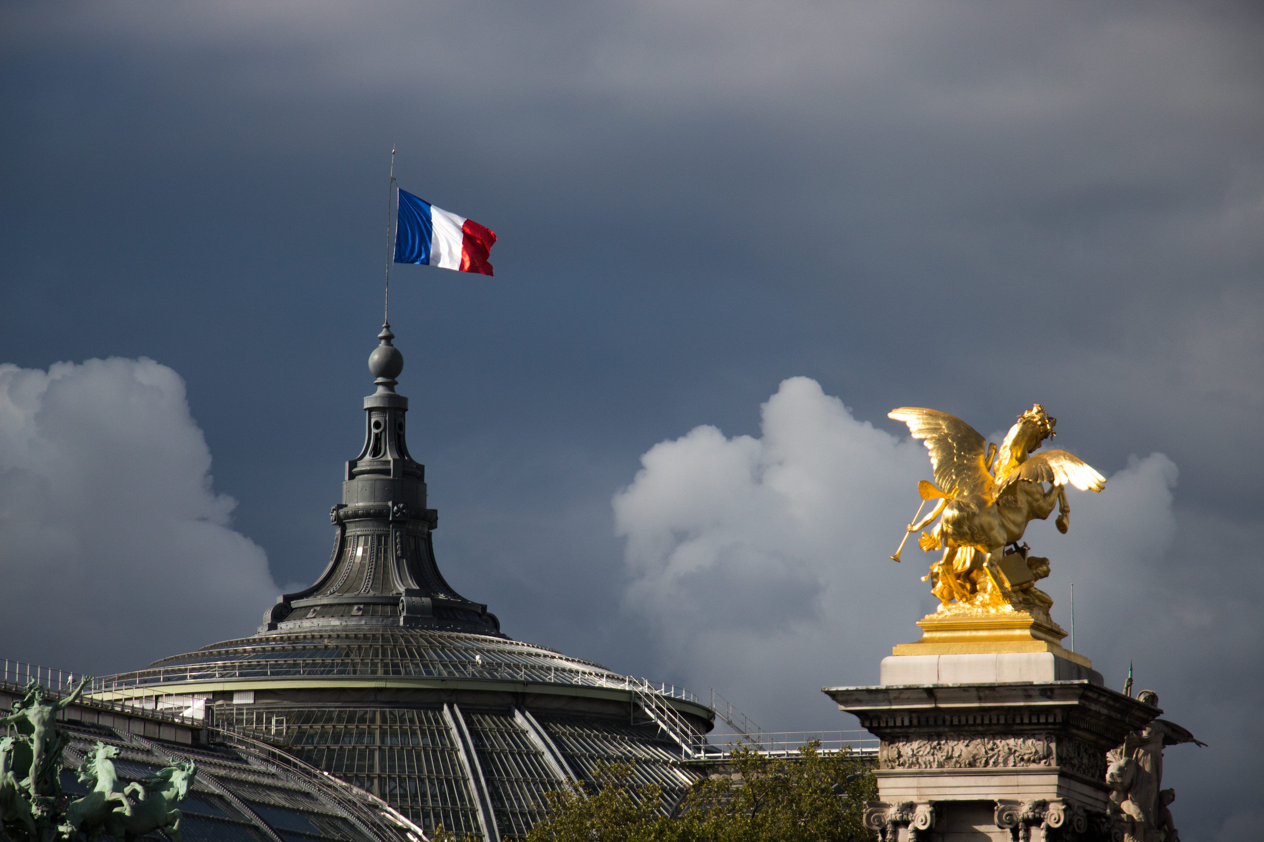 building exterior, nature, patriotism, government, 5K, light, contrast, cloud - sky, no people, cloud, day, sculpture, french, built structure, city, architecture, HD Wallpaper
