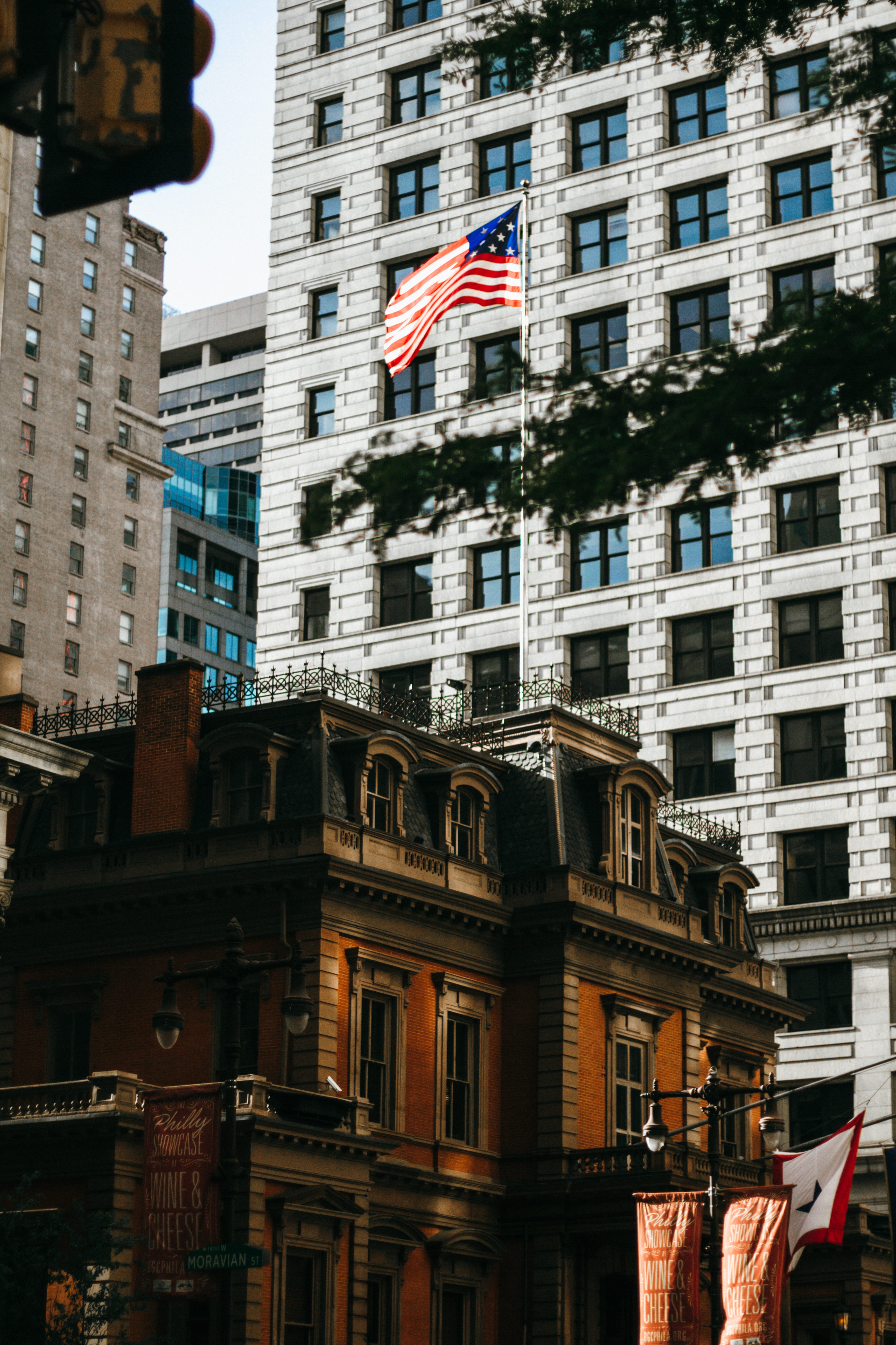 tree, travel destinations, city, historic, waving, pole, window, building exterior, nature, office building exterior, philadelphium, low angle view, architecture, Phone HD Wallpaper