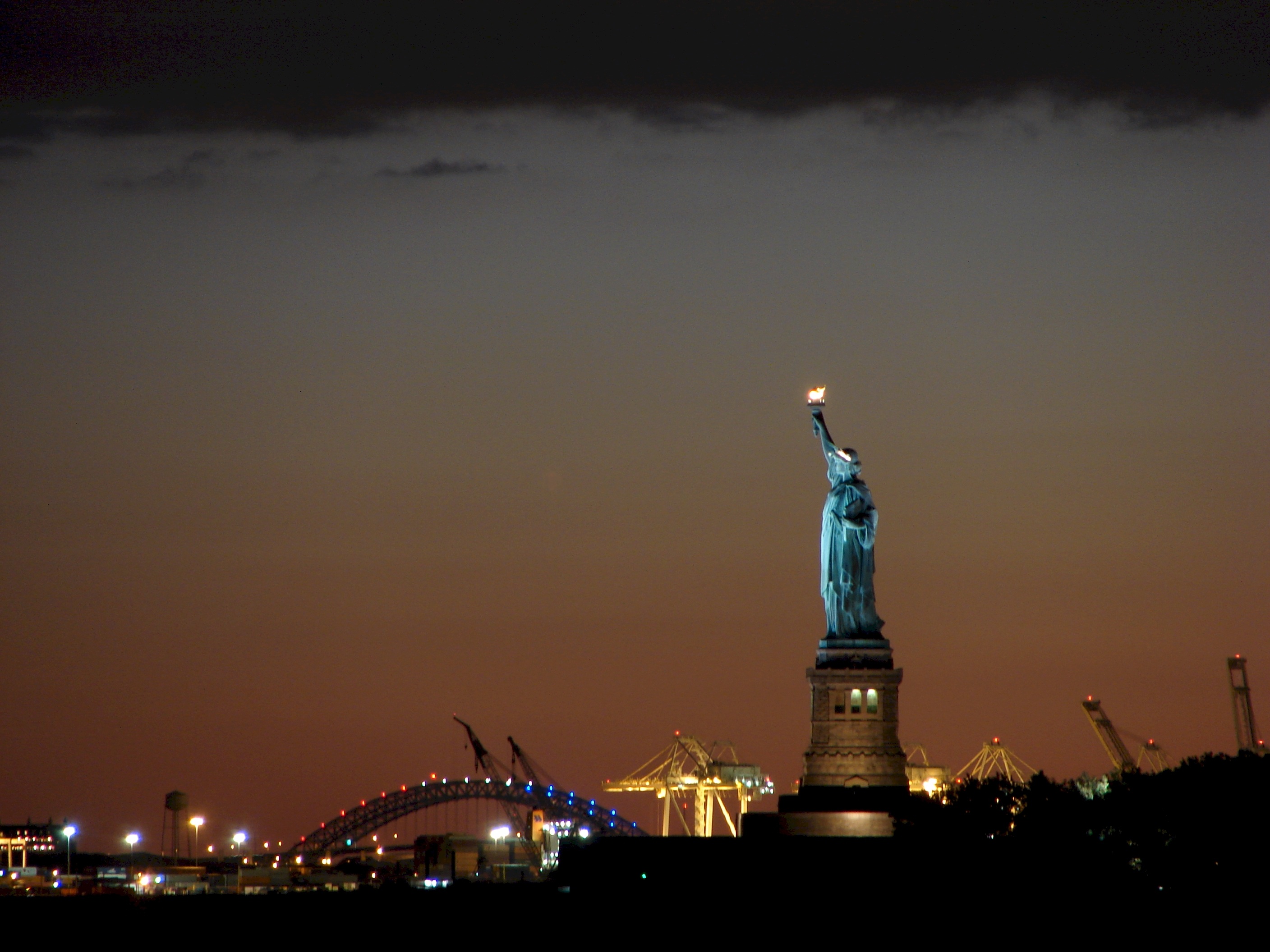 famous Place, illuminated, dusk, travel, symbol, history, manhattan, nyc, urban Skyline, liberty, built structure, dom, architecture, cityscape, outdoors, HD Wallpaper