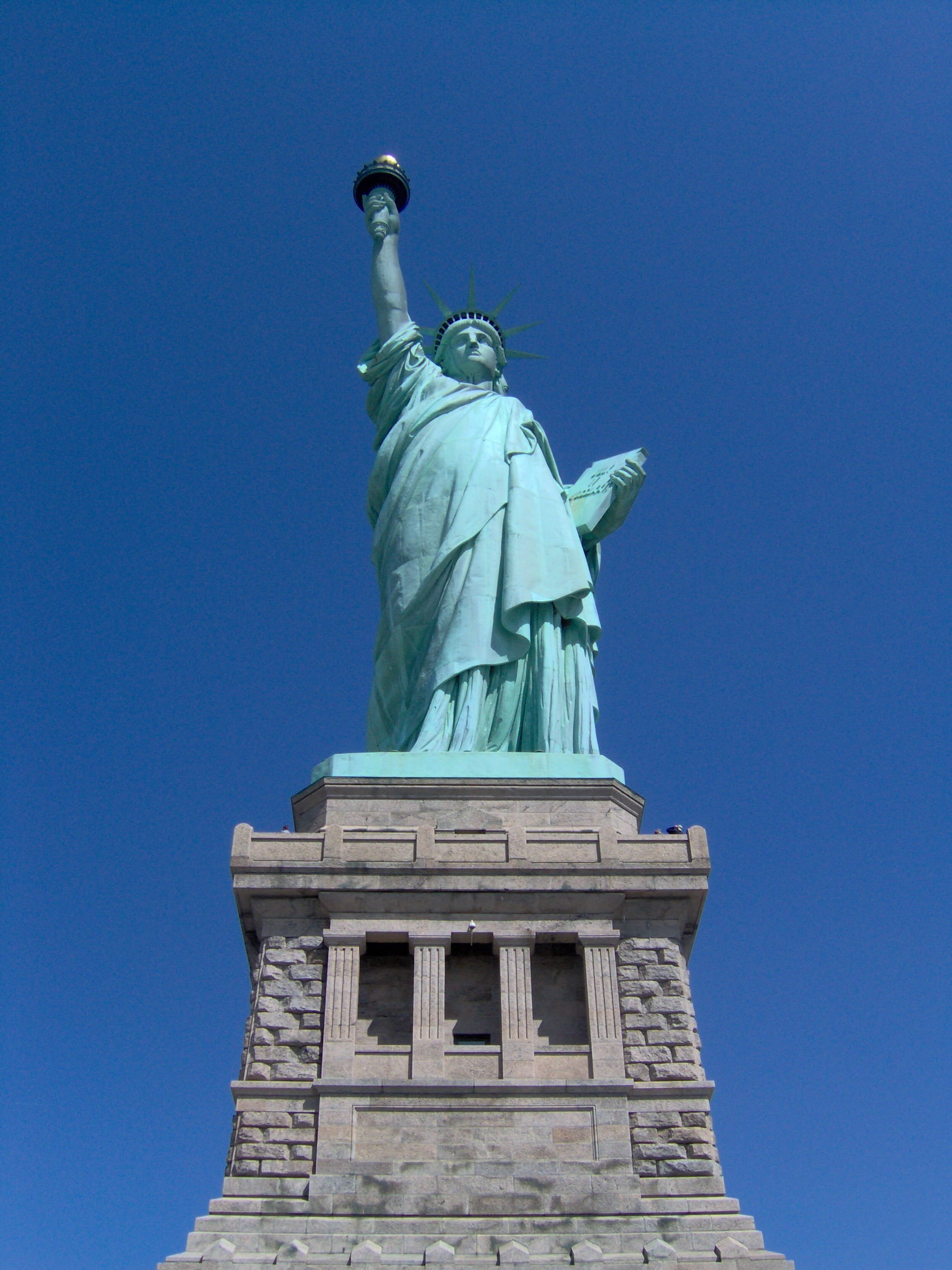 national, historical, art and craft, harbor, construction, torch, travel destinations, structure, no people, sightseeing, memorial, low angle view, nyc, Phone HD Wallpaper