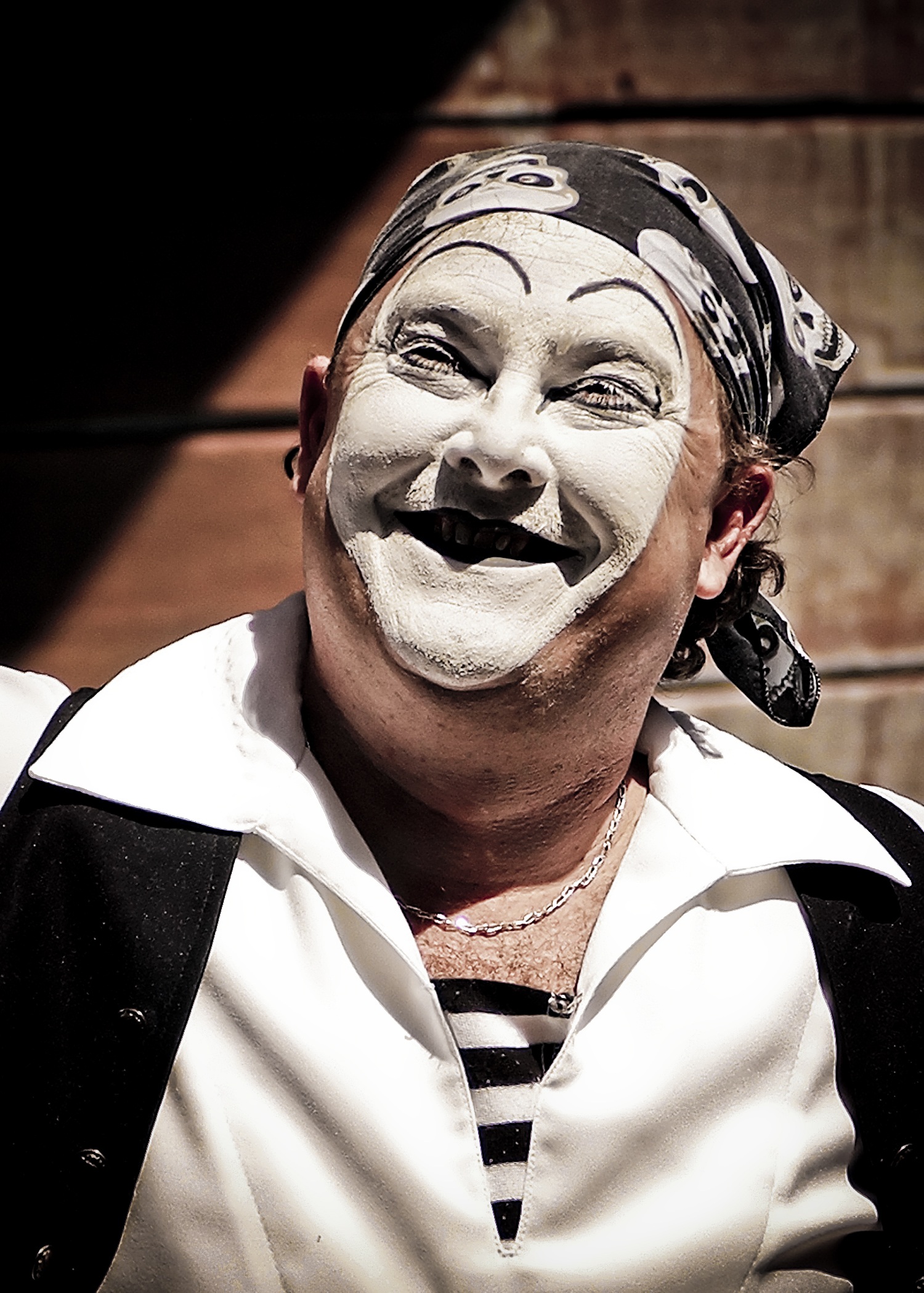 expression, circus, man, clothing, mime, smiling, leisure activity, close-up, pantomime, spooky, mouth, looking at camera, mask, clown, theater, portrait, Phone HD Wallpaper