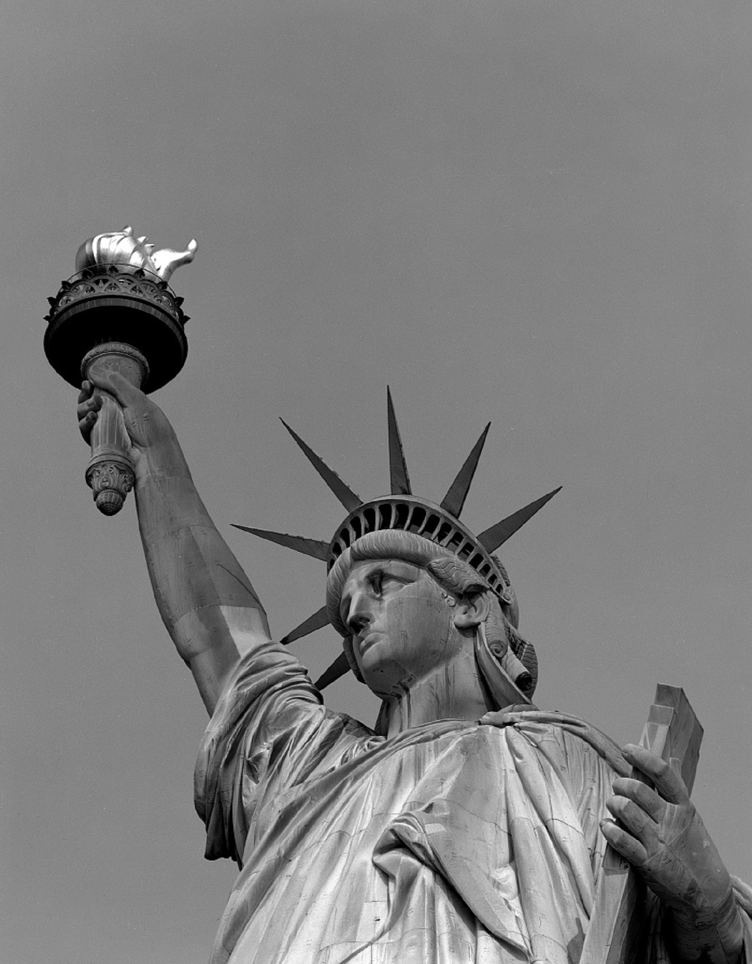 grayscale, monument, craft, symbol, statue, human representation, representation, famous, famous Place, manhattan, close, america, tourism, architecture, Phone HD Wallpaper
