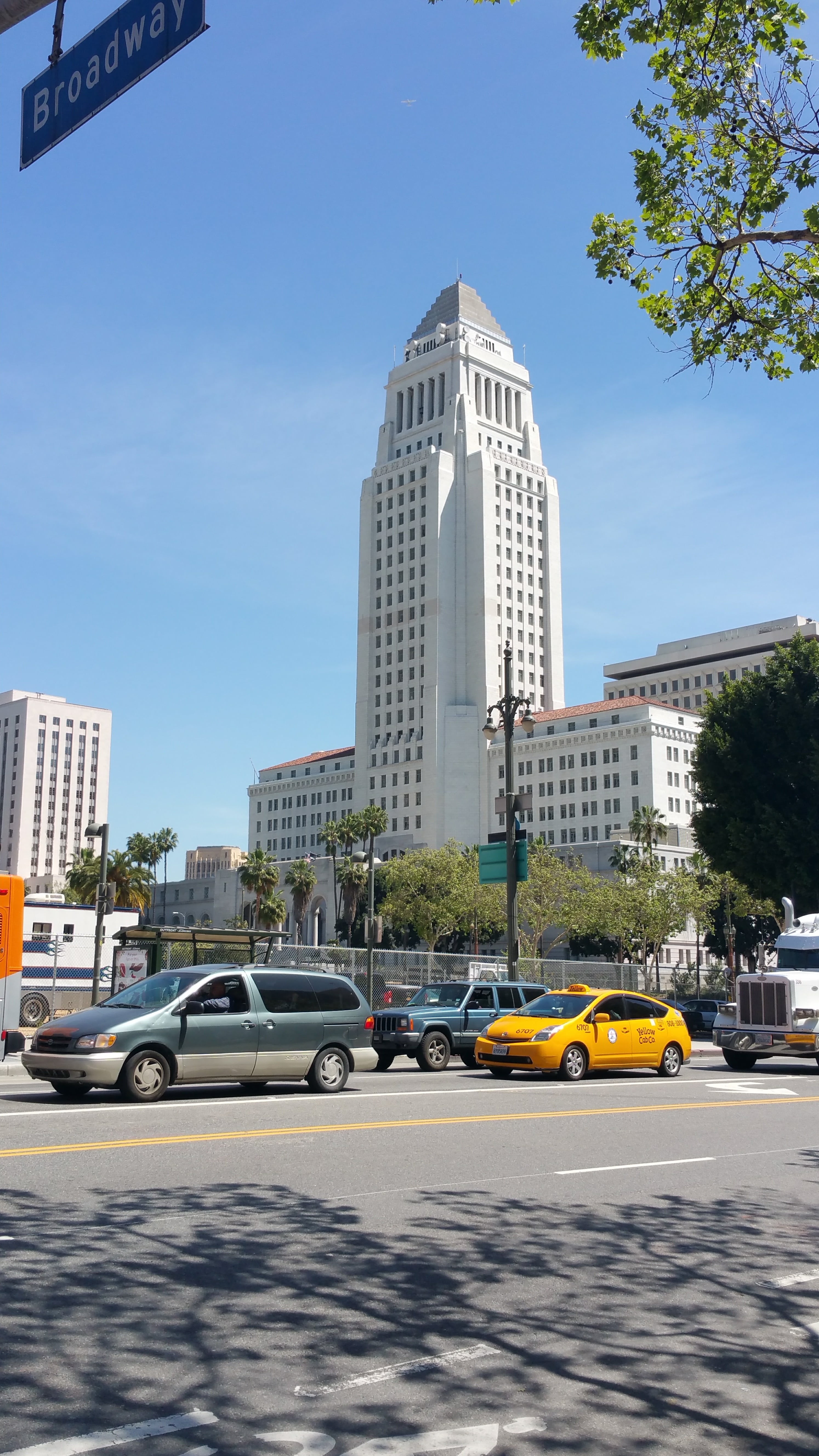 sky, car, california, architecture, motor vehicle, government, 5K, city, land vehicle, landmark, skyscraper, city life, downtown, building, tower, city street, Phone HD Wallpaper