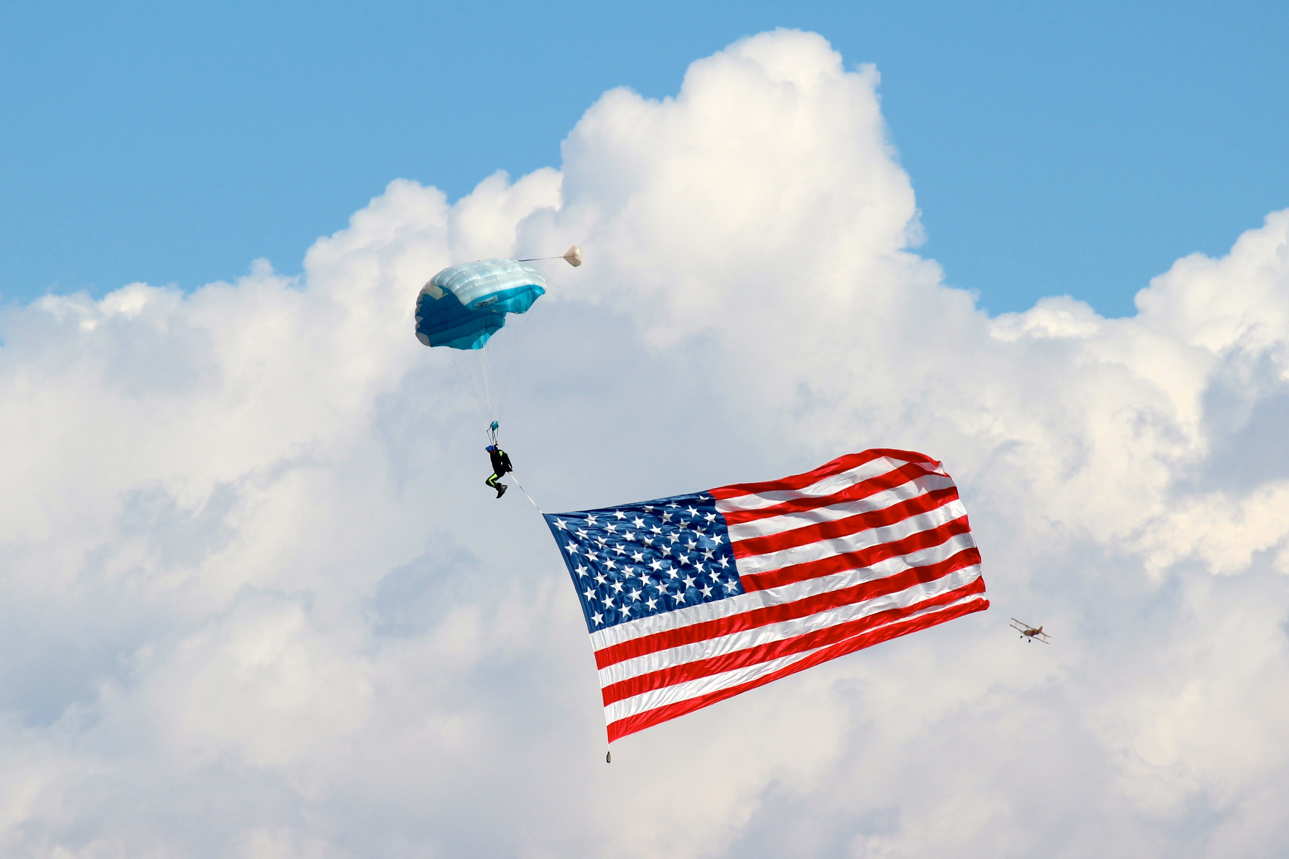 day, patriot, parasailing, 4th of july, motion, independence, 4K, biplane, freedom, sky, air vehicle, nature, daytime, mid-air, patriotism, stars and stripes, HD Wallpaper