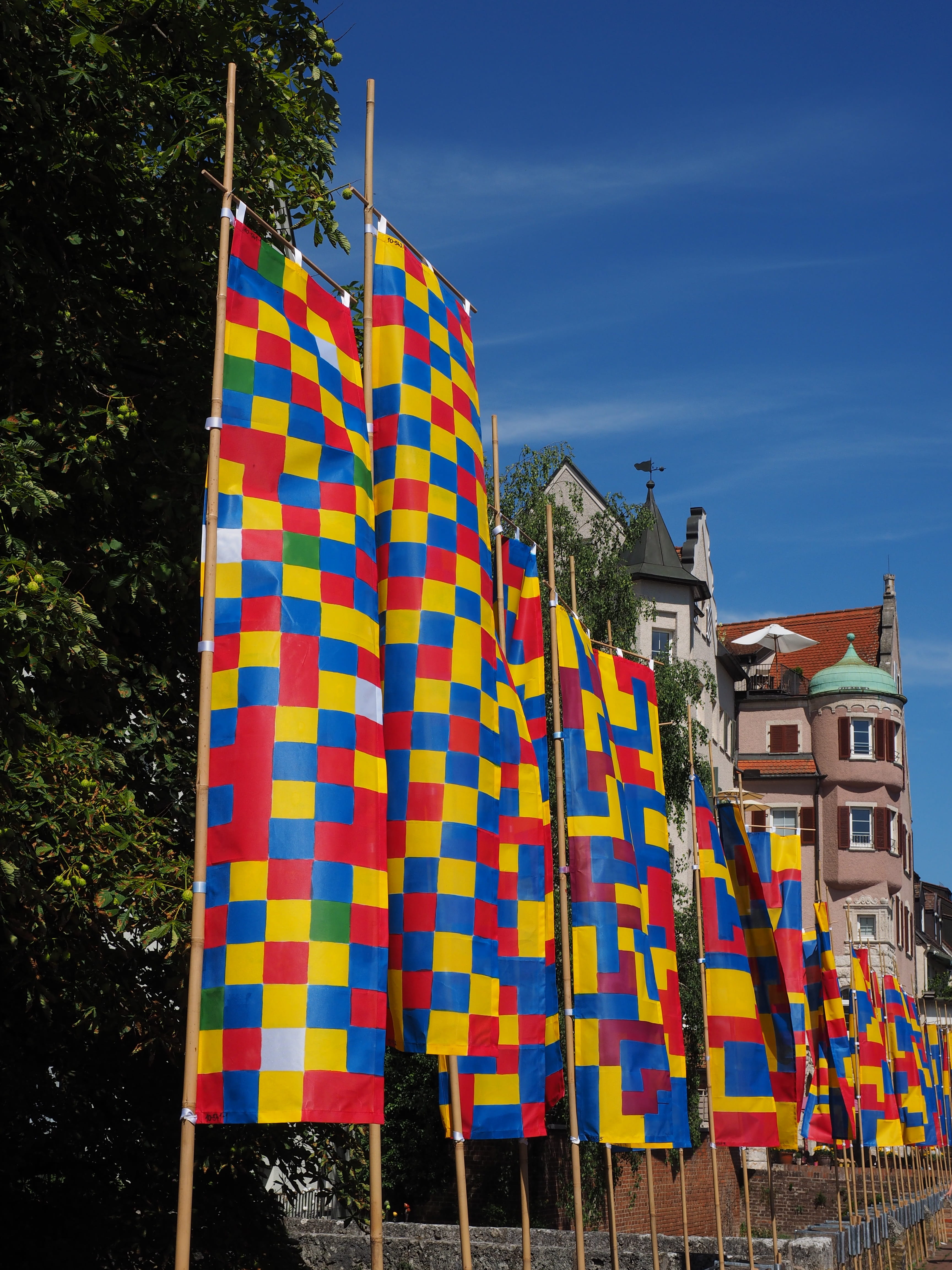 danube fixed, building, pattern, yellow, Wind, nature, outdoors, tree, plant, architecture, built structure, multi colored, low angle view, 4K, sunlight, Phone HD Wallpaper