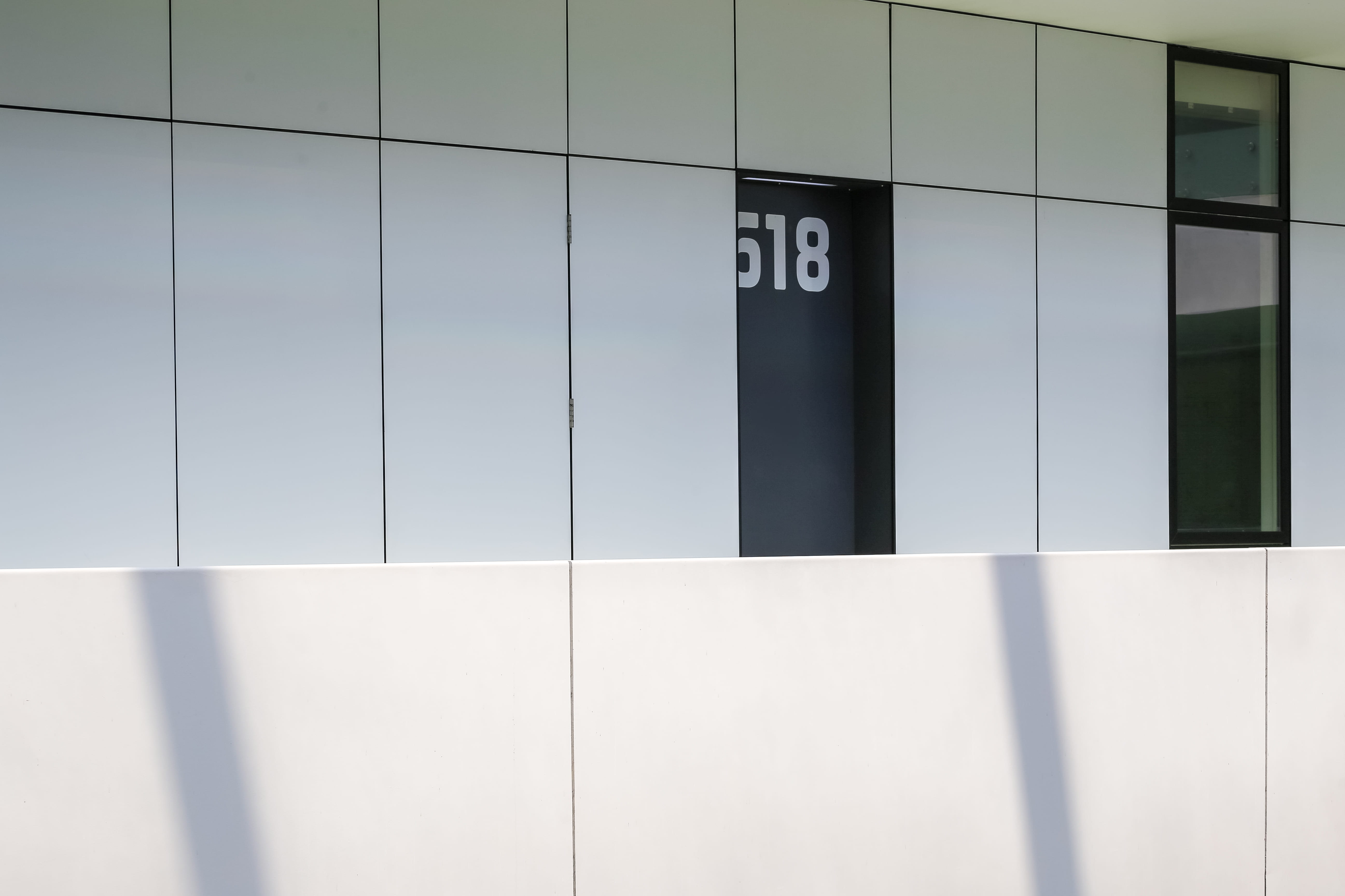 white, 5K, apartment, doors, door, property, full frame, glass - material, shadow, business, no people, architetcural, line, absence, sign, number, office, HD Wallpaper