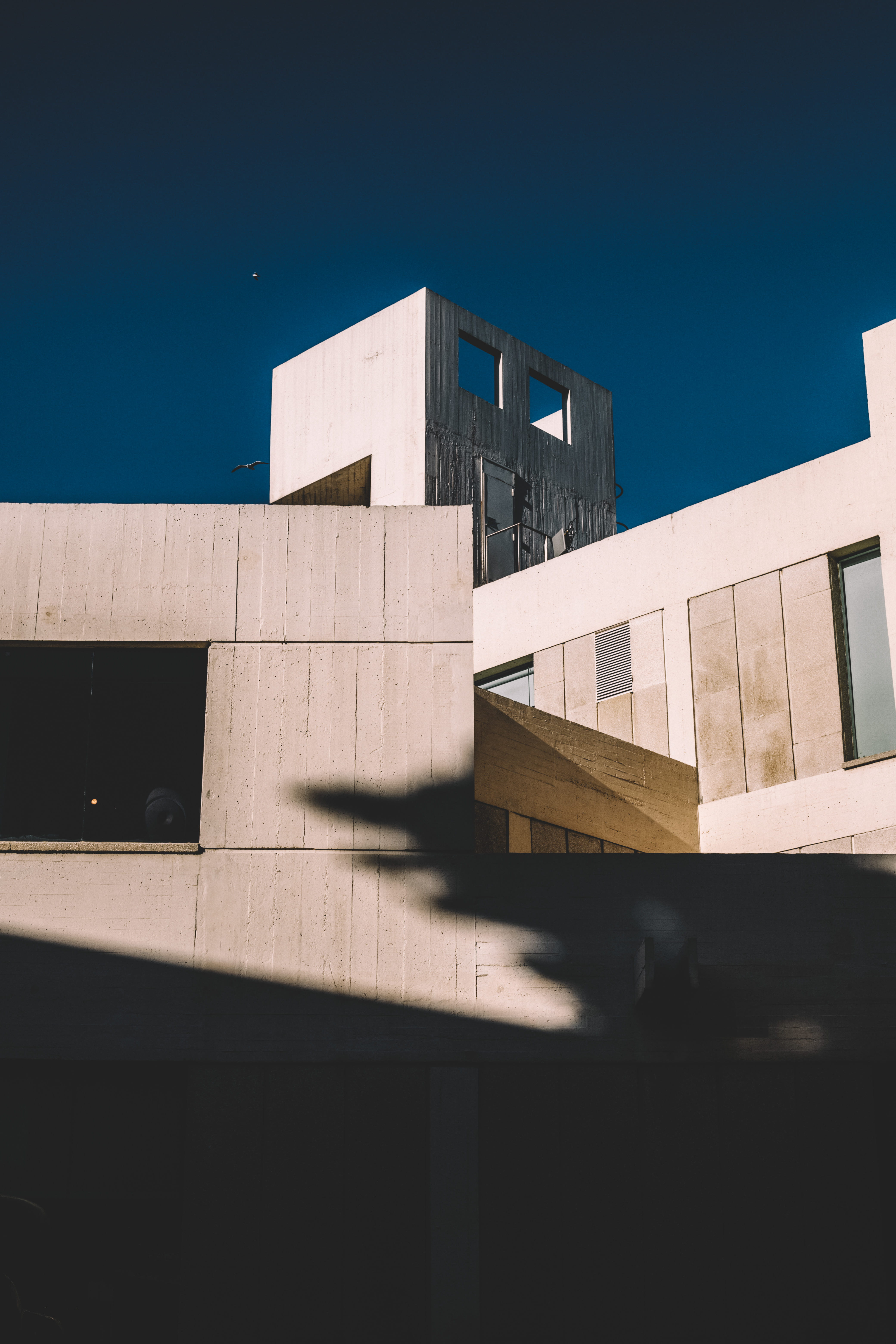 shadow, joan, details, urban, sunlight, copy space, built structure, geometry, nature, blue sky, abstract, sunny, concrete, fundaci, wall - building feature, Phone HD Wallpaper