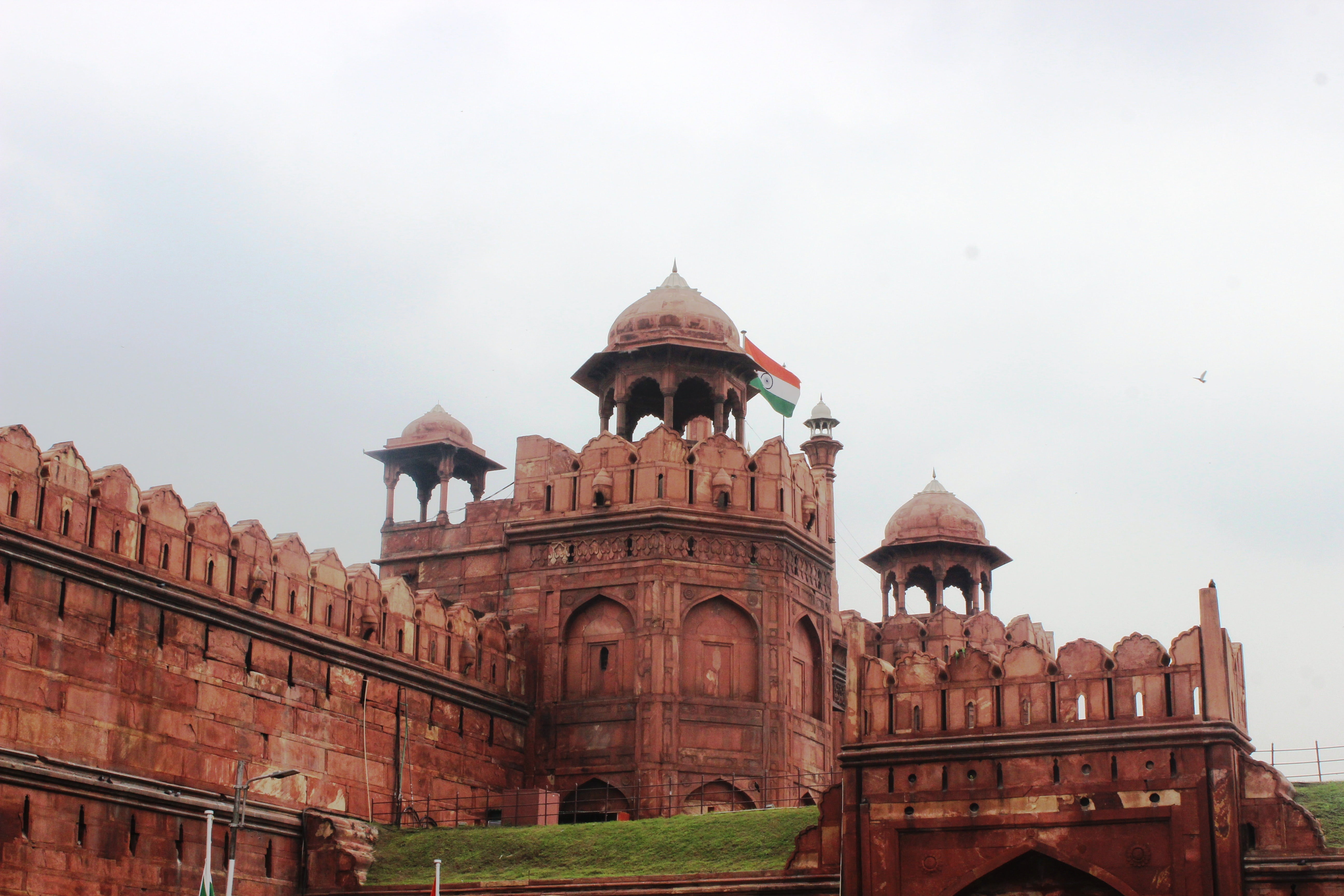 arch, 5K, place, low angle view, famous, the past, travel destinations, travel, heritage, red, building, place of worship, red fort, ancient civilization, HD Wallpaper