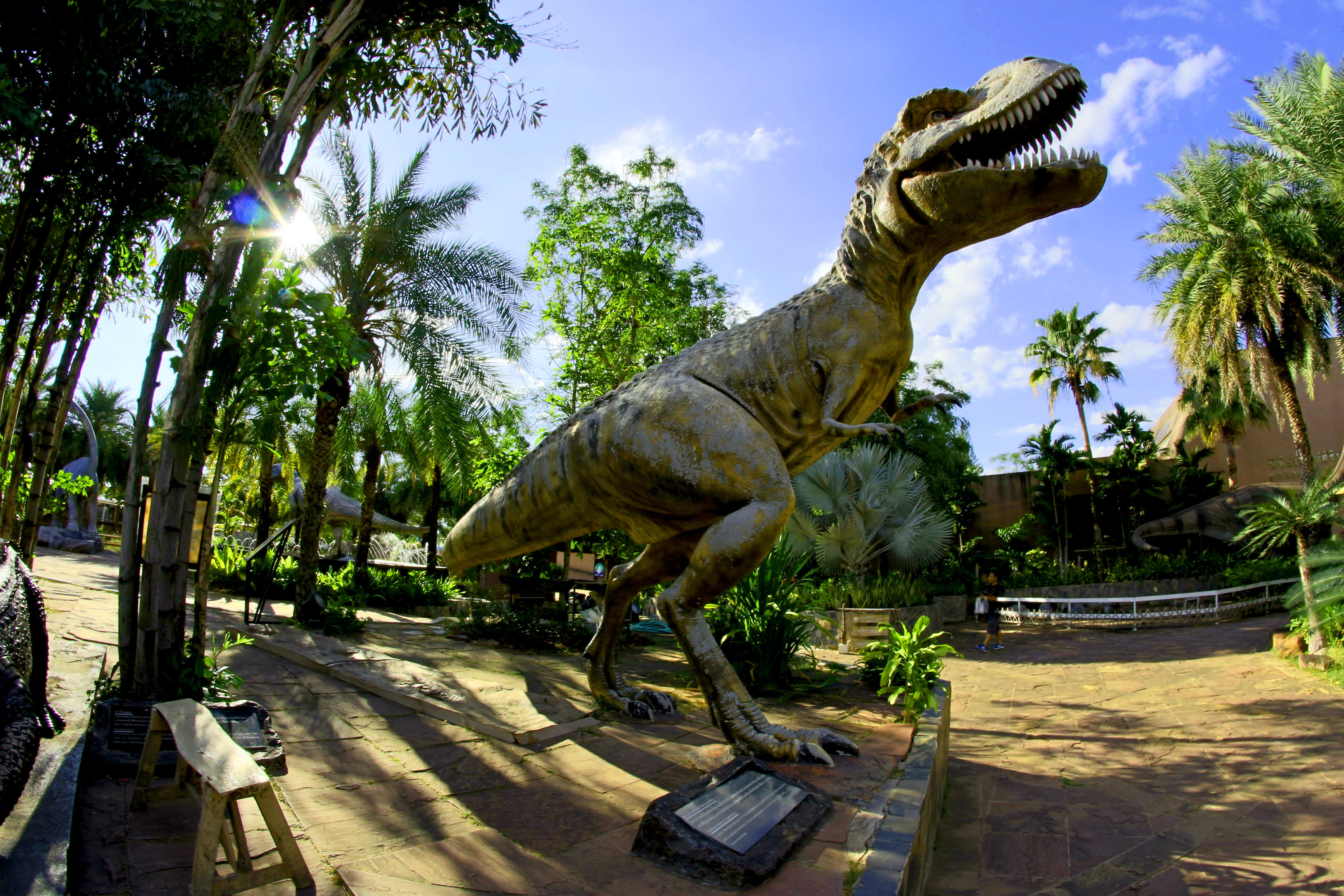 exhibition, monument, garden, sky, carnivore, tropical climate, architecture, growth, plant, science, animal themes, teeth, jurassic park, art, resort, HD Wallpaper