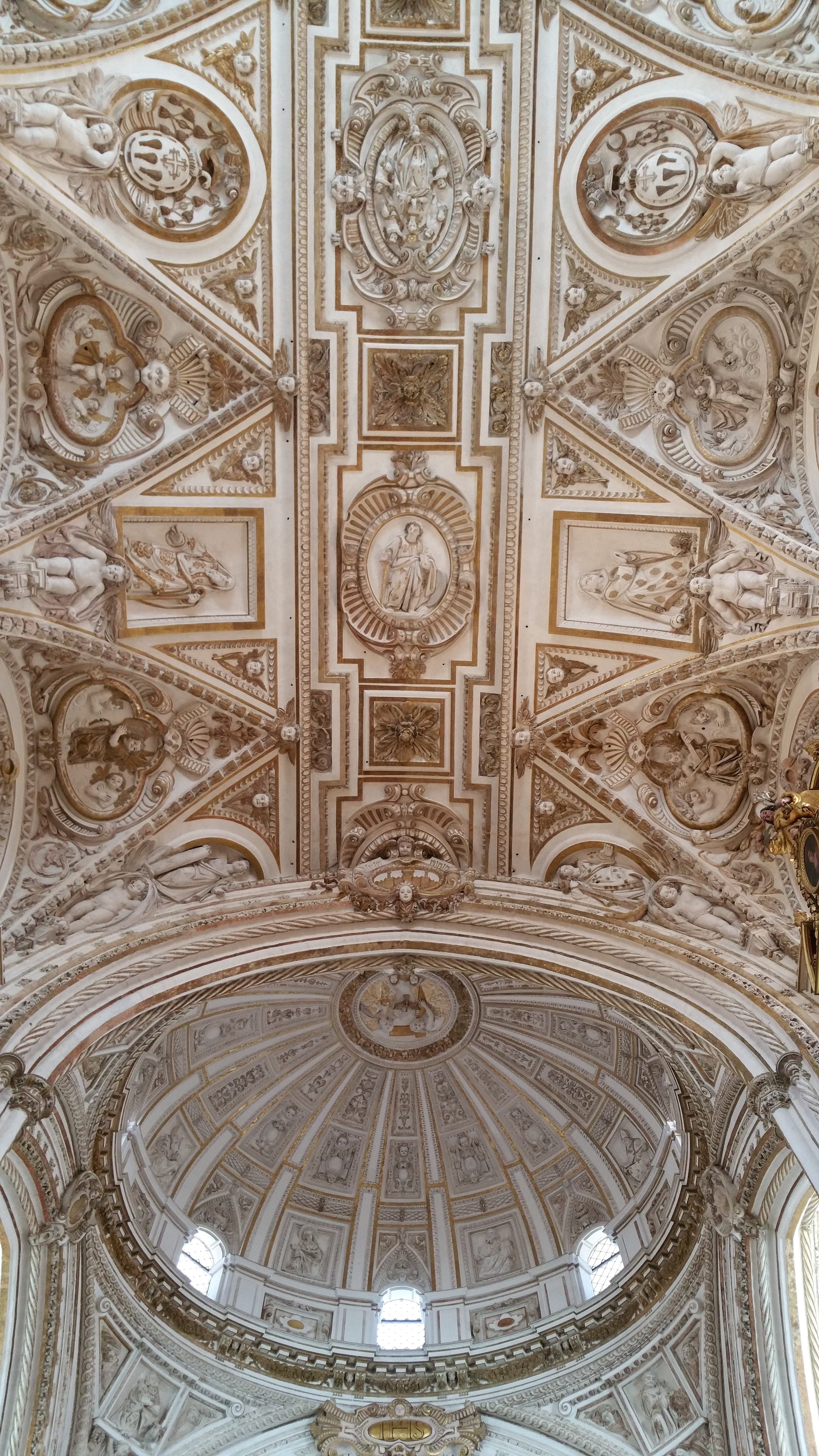 carving, mezquita-catedral de córdoba, art and craft, travel destinations, building, fresco, design, architecture, mosque–cathedral of córdoba, 5K, córdoba, Phone HD Wallpaper