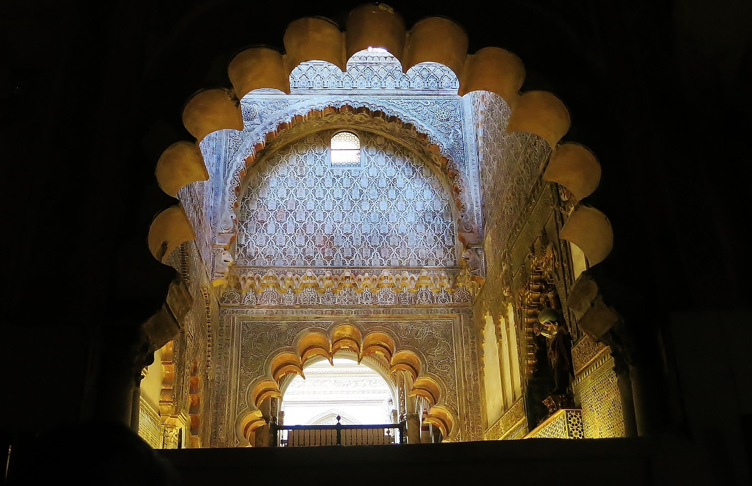 travel, building exterior, history, arch, architectural column, tourism, no people, craft, cordoba, travel destinations, 2K, illuminated, architecture, HD Wallpaper