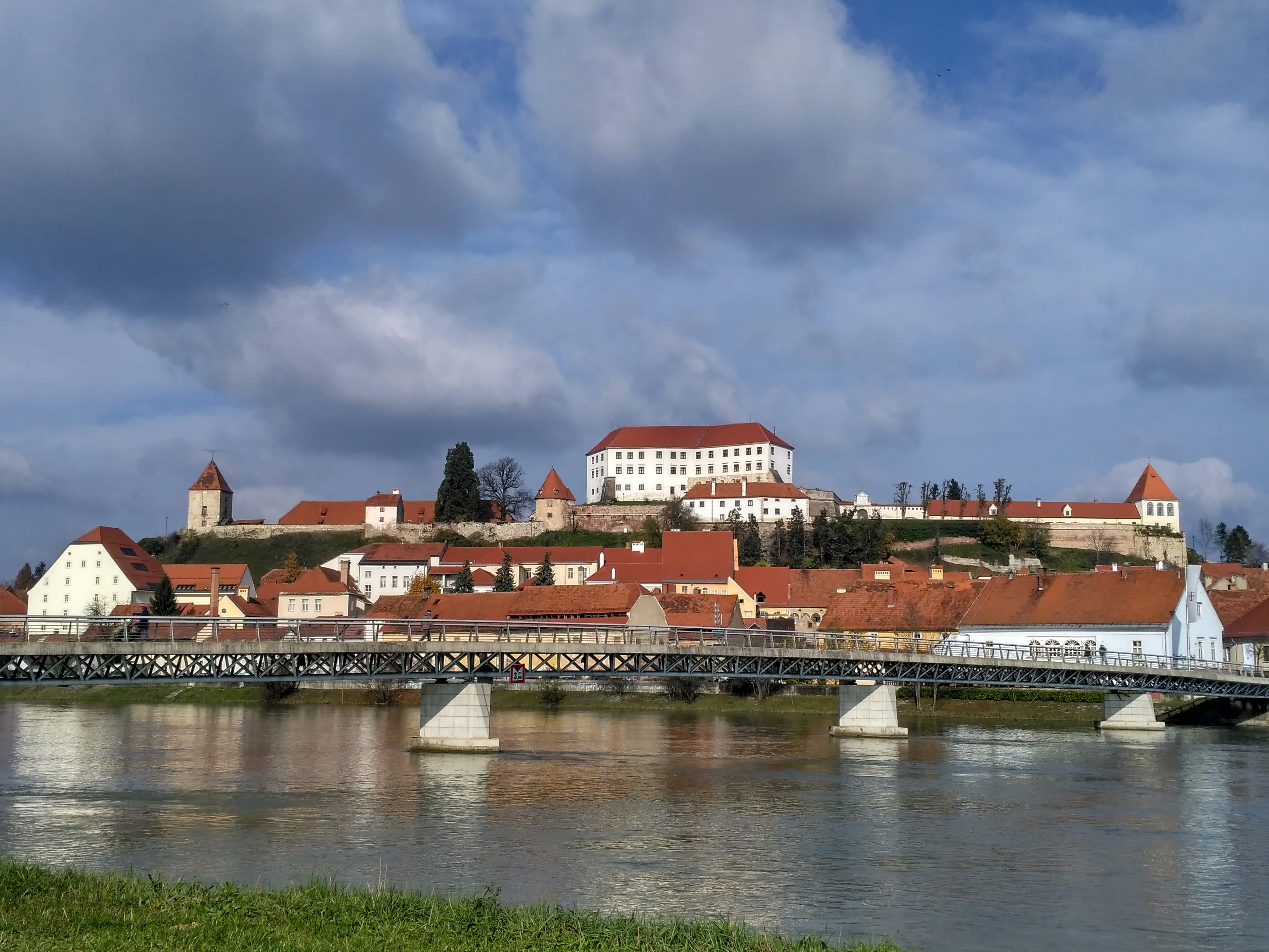 outdoors, destination, old, tourist, travel destinations, reflection, roman town, River, day, travel, building, Old, waterfront, attraction, tourism, Town, HD Wallpaper