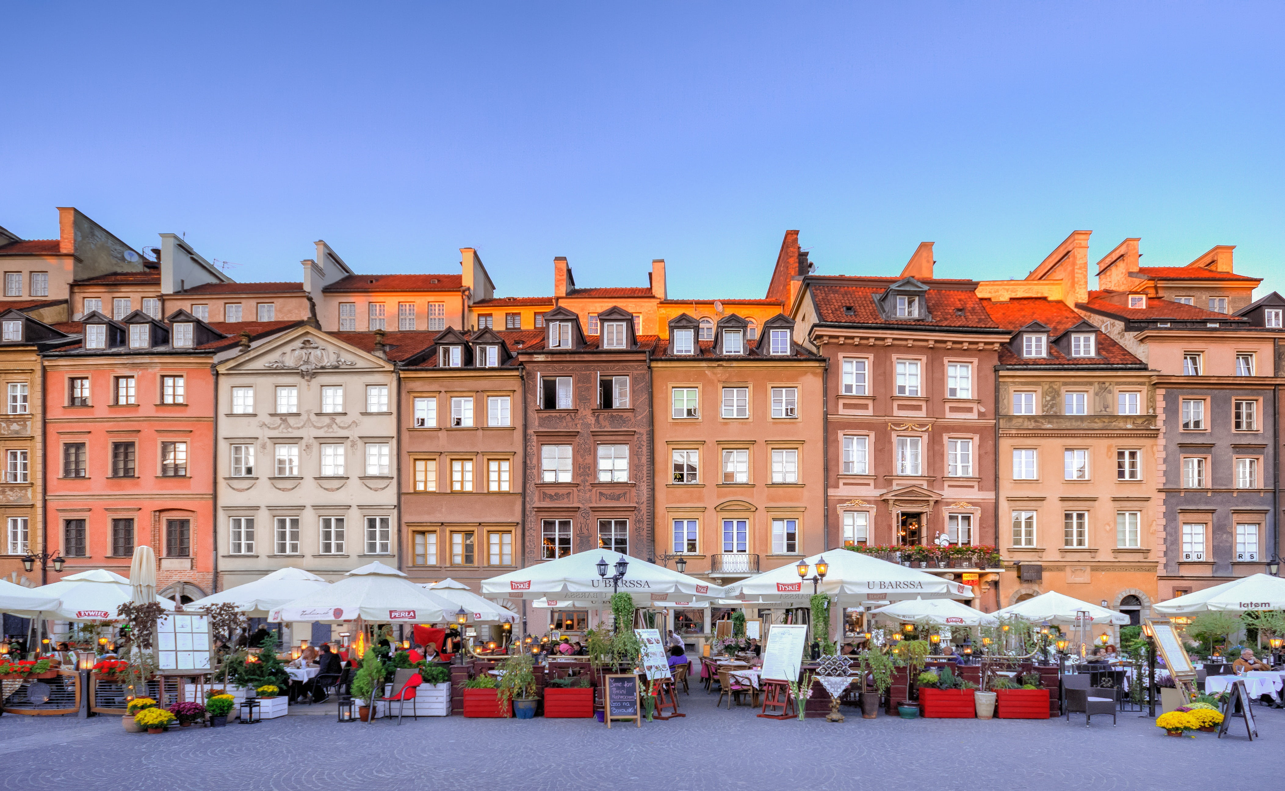 house, famous, old town, outdoors, built structure, travel, people, urban Scene, buildings, street, row house, culture, residential district, facade, unesco, HD Wallpaper