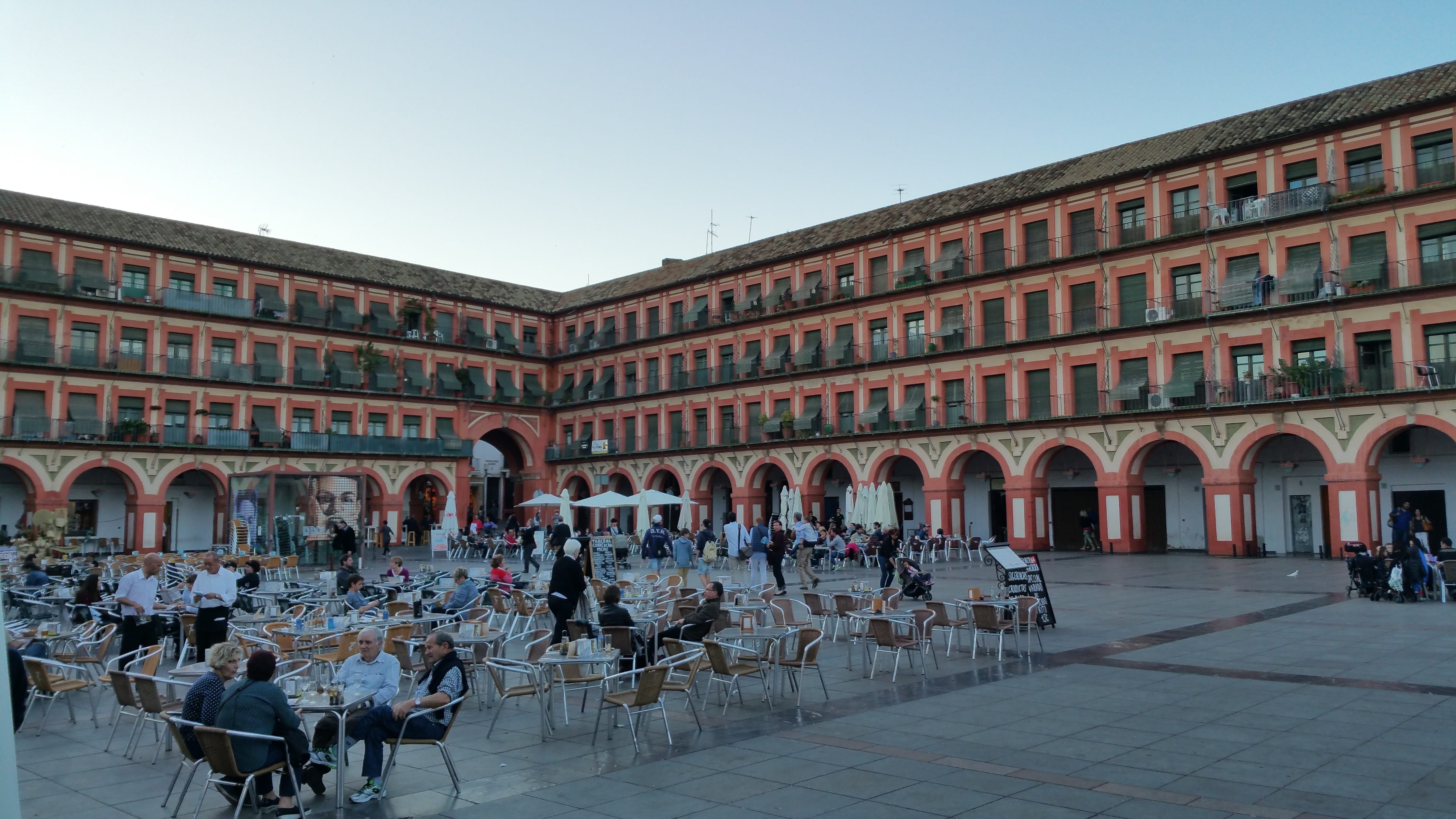 La, plaza de la corredera, large group of people, sidewalk cafe, architecture, outdoors, crowd, De, chair, historic, town square, building exterior, sky, HD Wallpaper