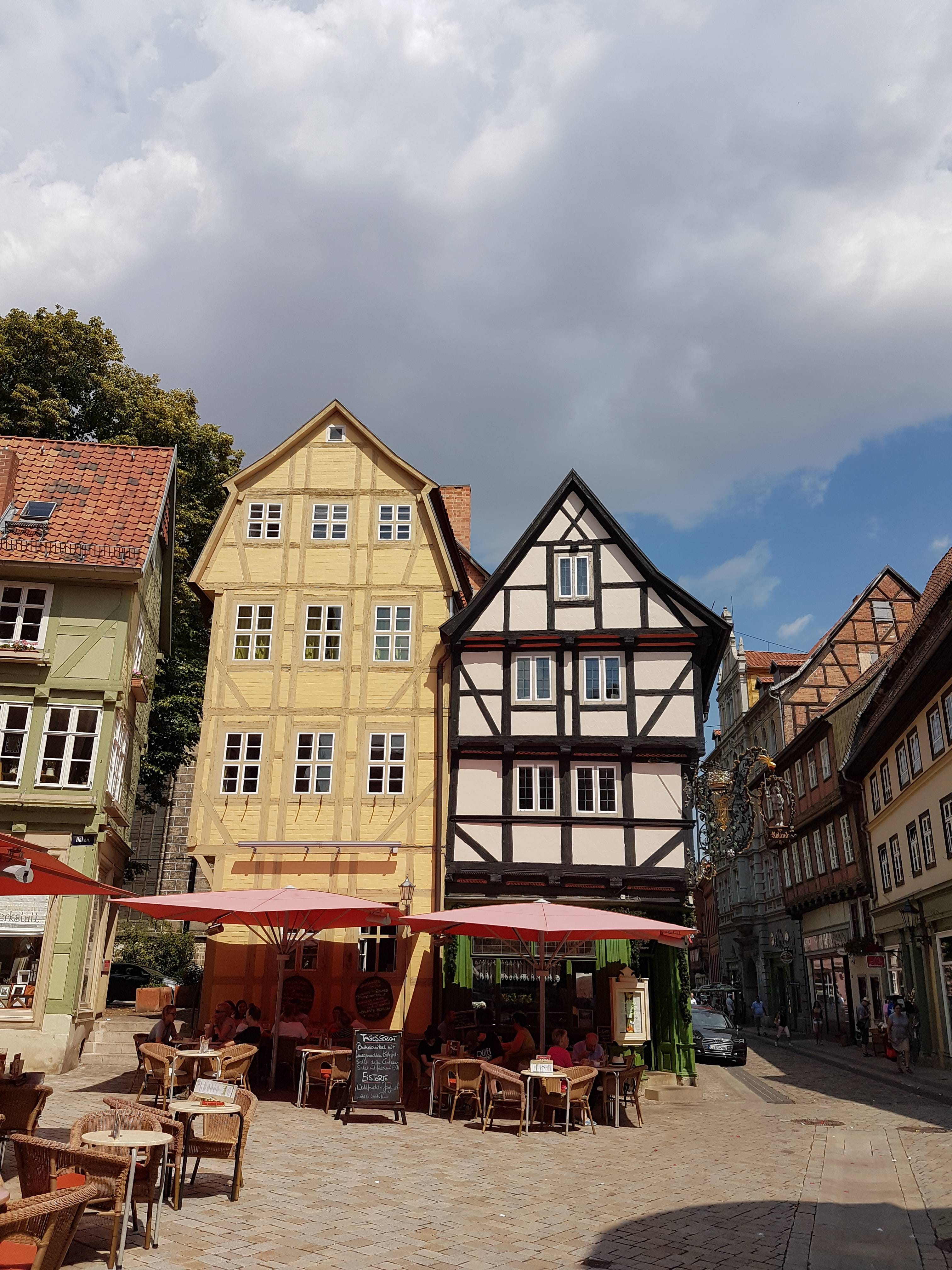 quedlinburg, table, germany, incidental people, 4K, city, seat, chair, sidewalk cafe, street, cloud - sky, built structure, building exterior, outdoors, Phone HD Wallpaper