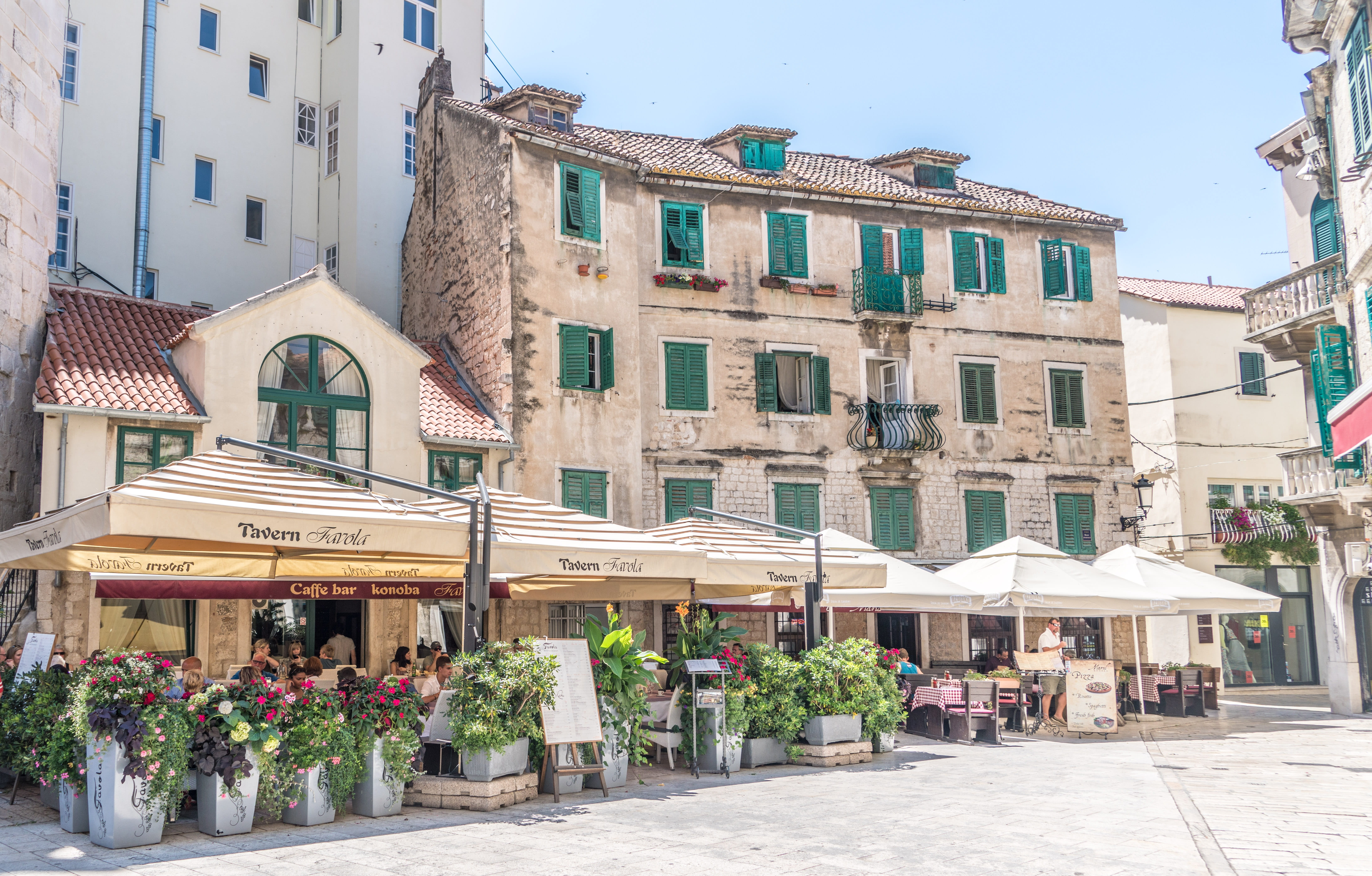 story, street, restaurant, travel destinations, old, window, historic, summer, outdoors, destination, sunlight, vacation, europe, architecture, tourism, HD Wallpaper
