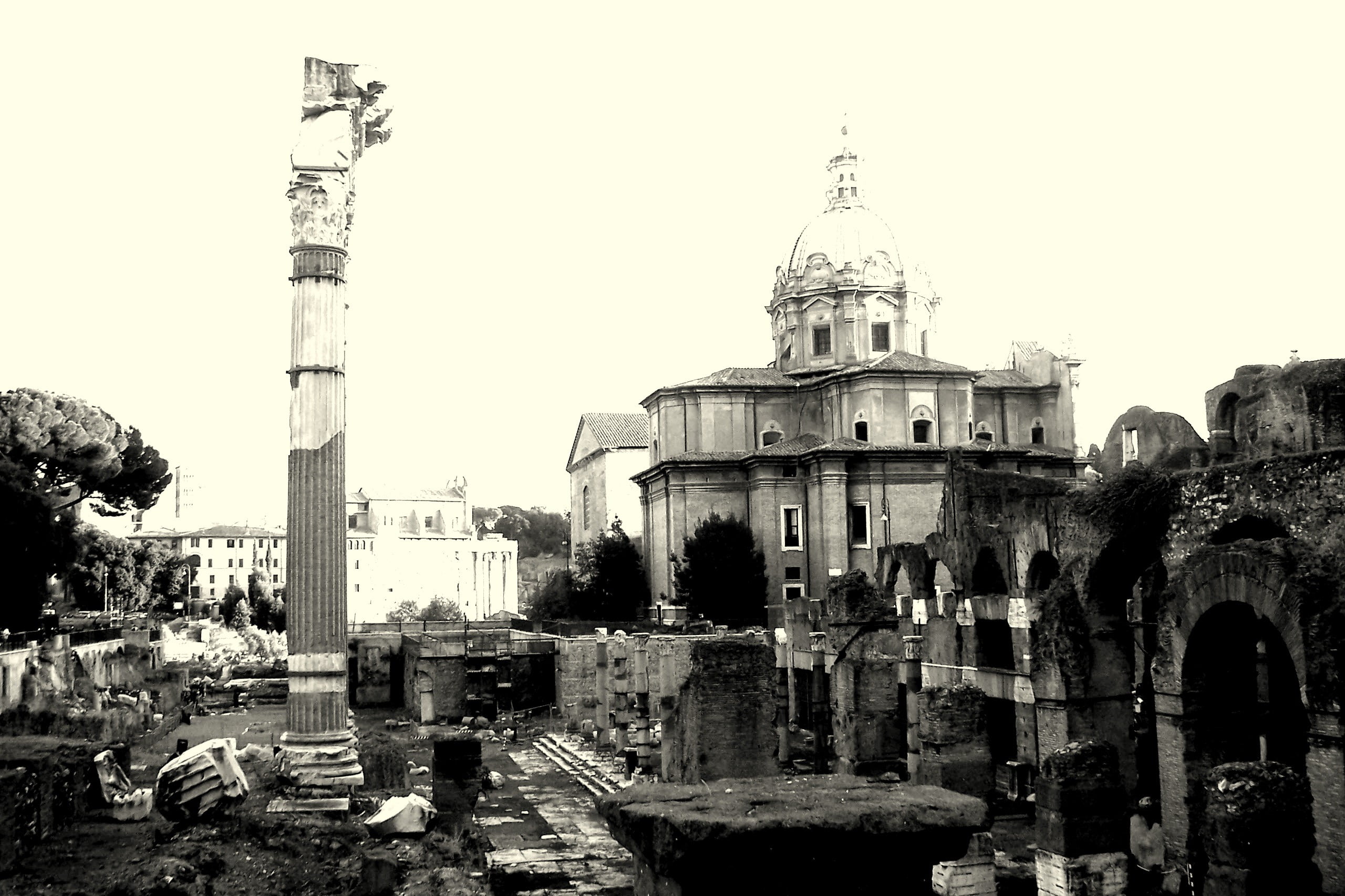 rome, architectural column, the roman forum, black And White, the past, travel, 2K, famous Place, city, archaeology, architecture, belief, no people, ruined, HD Wallpaper