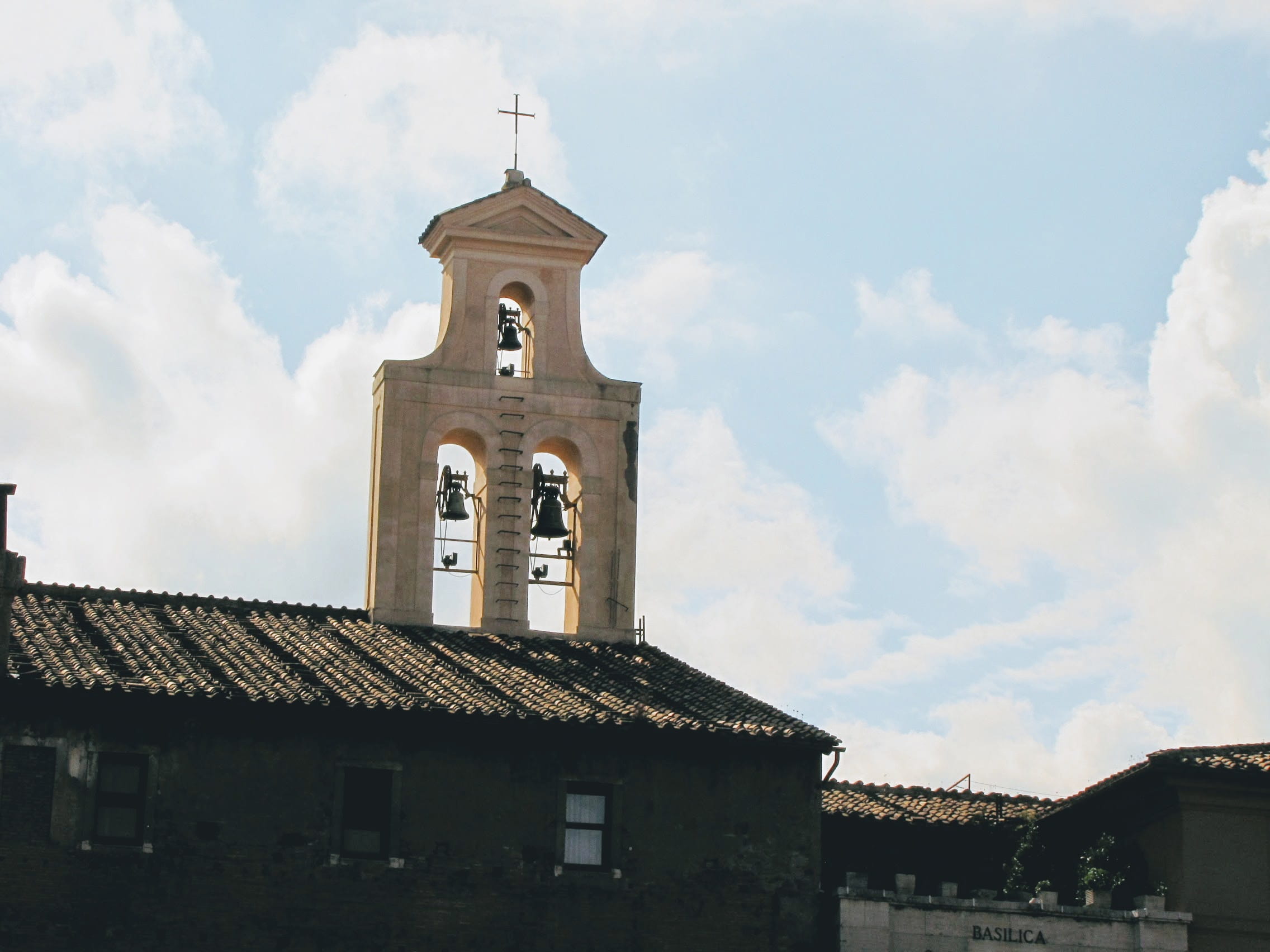 cloud - sky, low angle view, building exterior, belief, church, no people, bells, bell tower - tower, heritage, roma, place of worship, built structure, HD Wallpaper