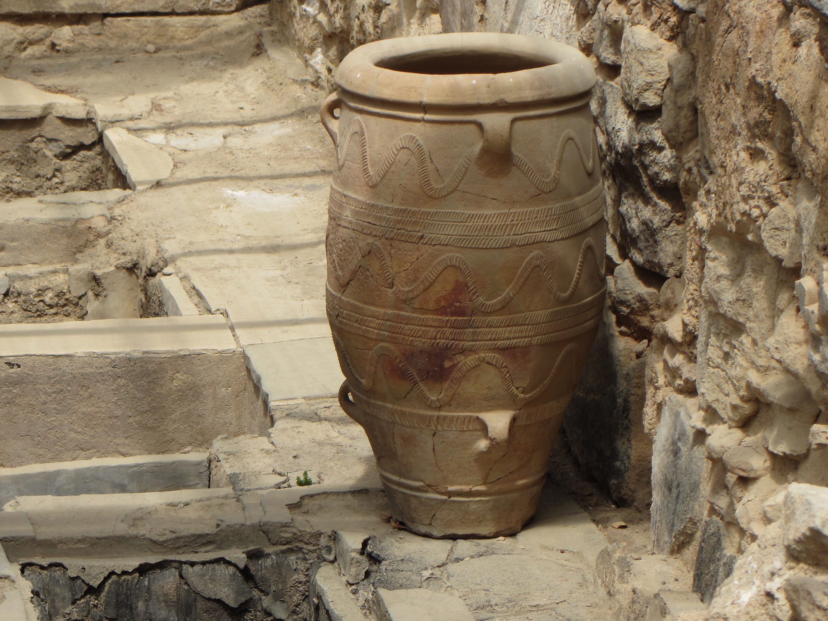 building, 2K, deterioration, abandoned, built structure, archaeology, vase, architecture, damaged, no people, minos, palace of knossos, minoans, gray, HD Wallpaper